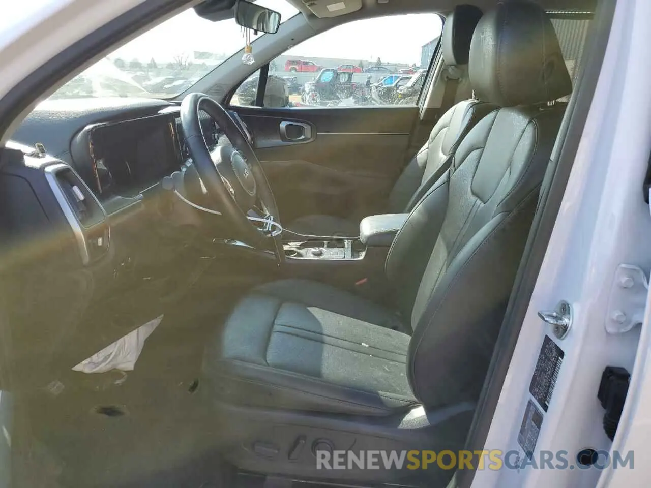 7 Photograph of a damaged car 5XYRL4LC7NG108080 KIA SORENTO 2022