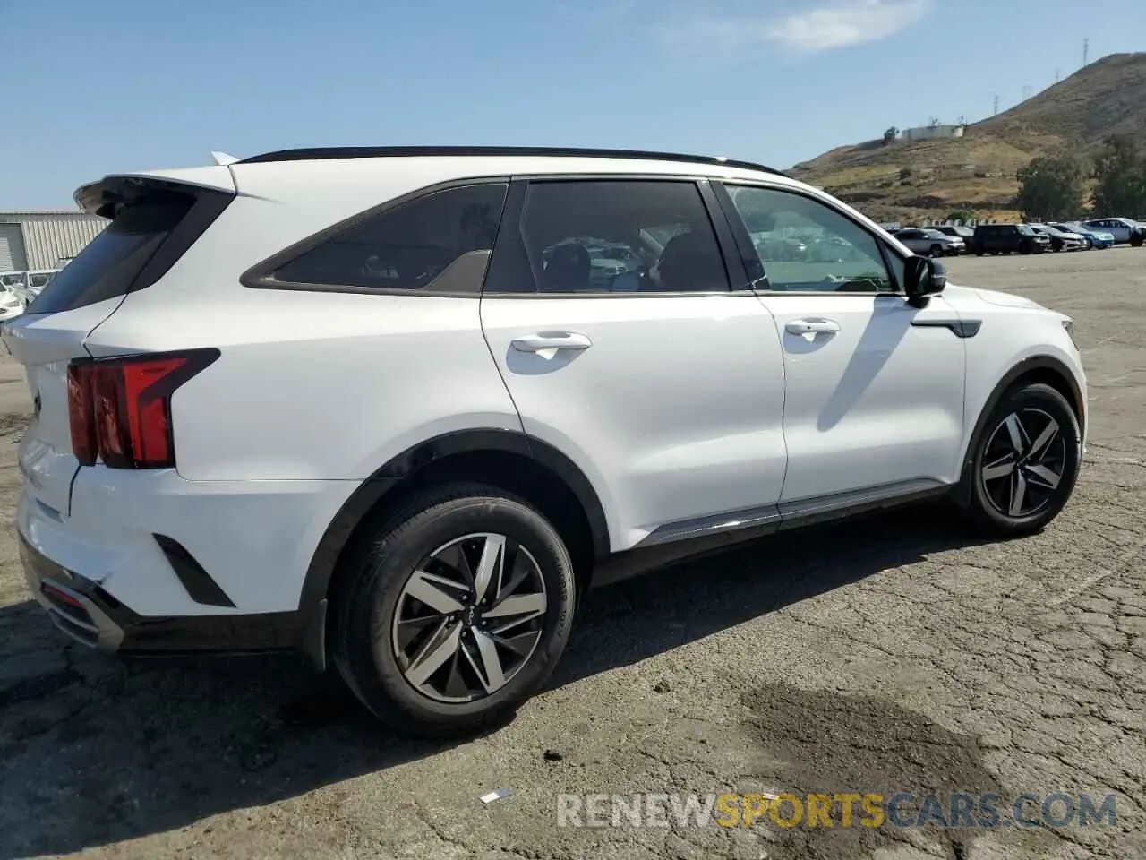 3 Photograph of a damaged car 5XYRL4LC7NG108922 KIA SORENTO 2022