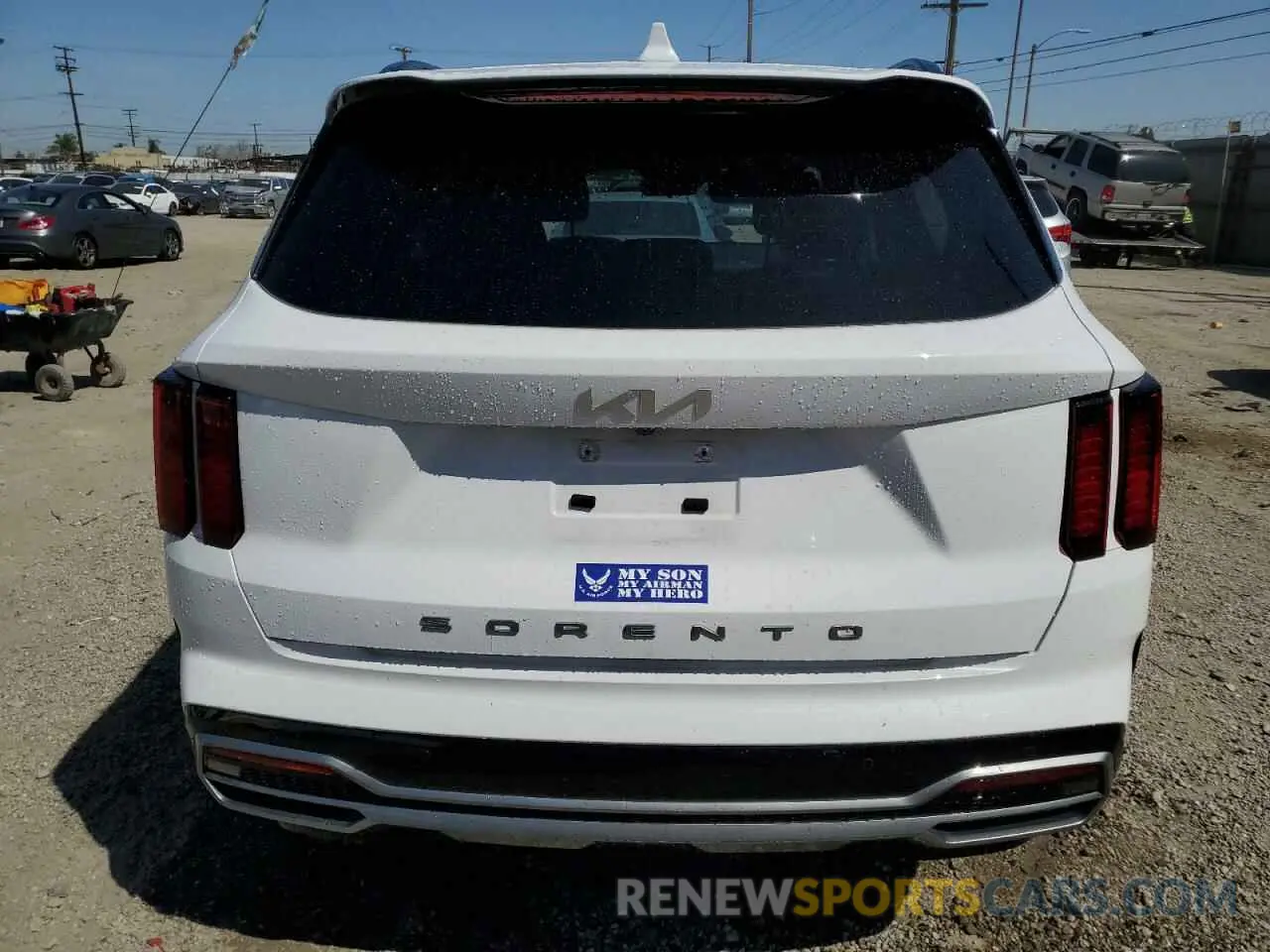 6 Photograph of a damaged car 5XYRL4LC7NG123808 KIA SORENTO 2022