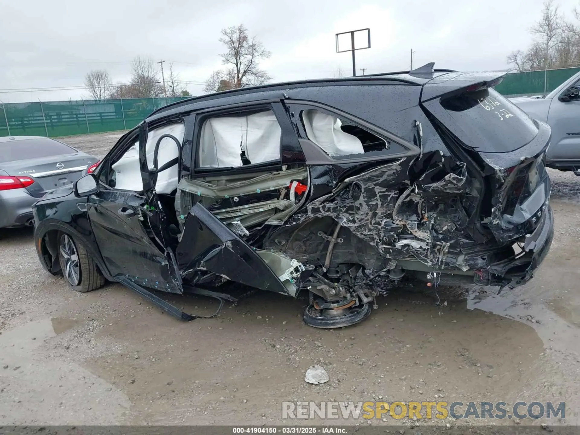 13 Photograph of a damaged car 5XYRL4LC7NG156372 KIA SORENTO 2022