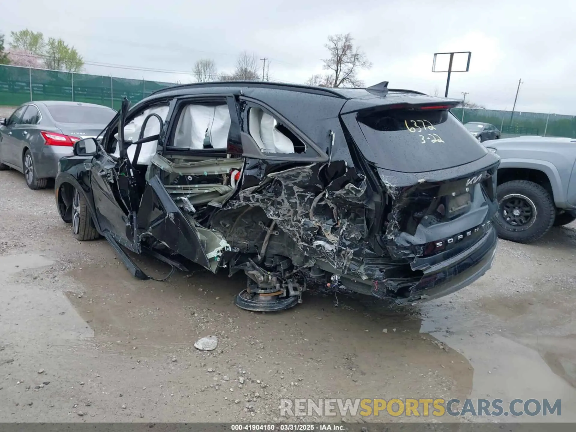 3 Photograph of a damaged car 5XYRL4LC7NG156372 KIA SORENTO 2022