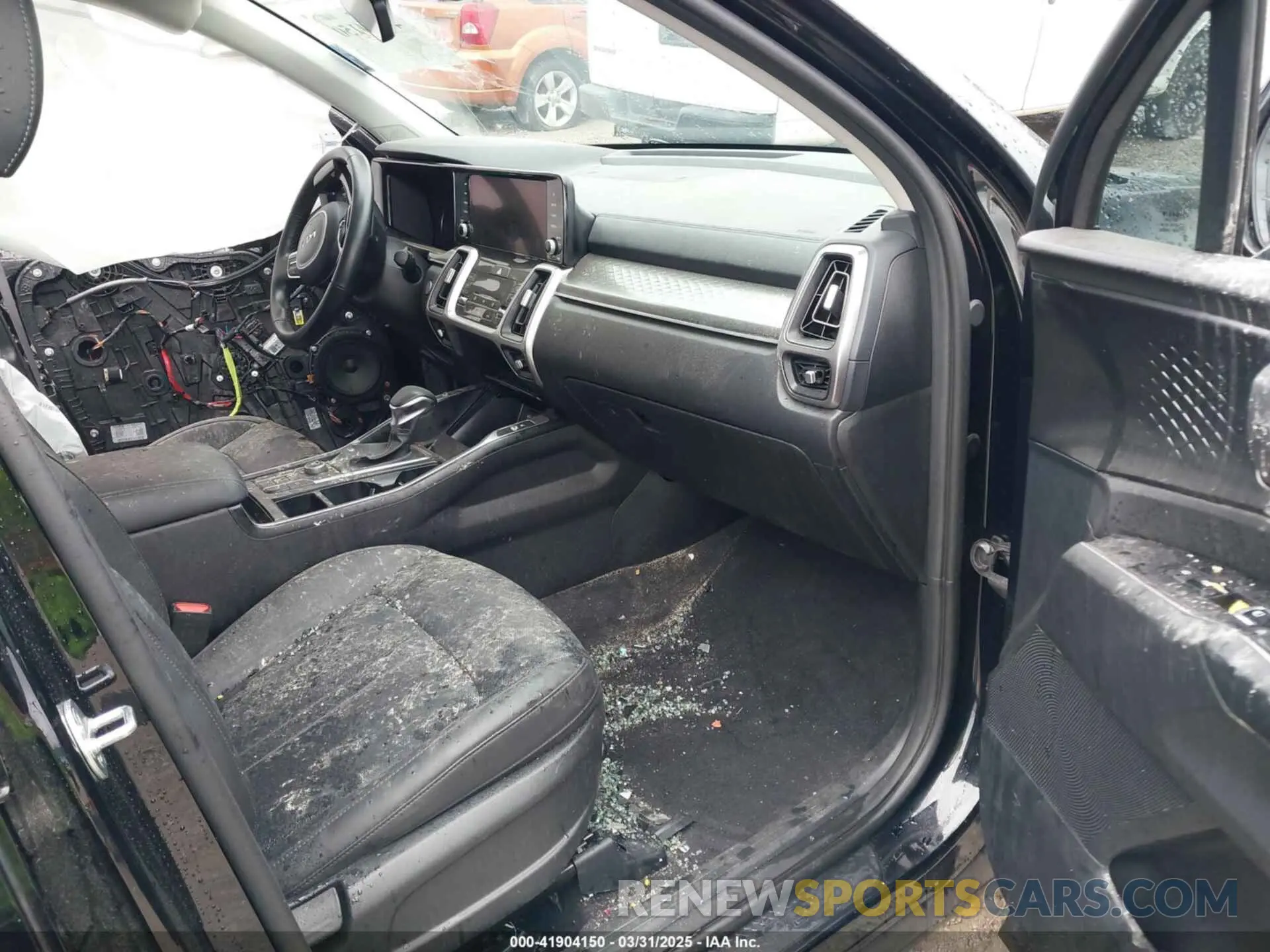 5 Photograph of a damaged car 5XYRL4LC7NG156372 KIA SORENTO 2022