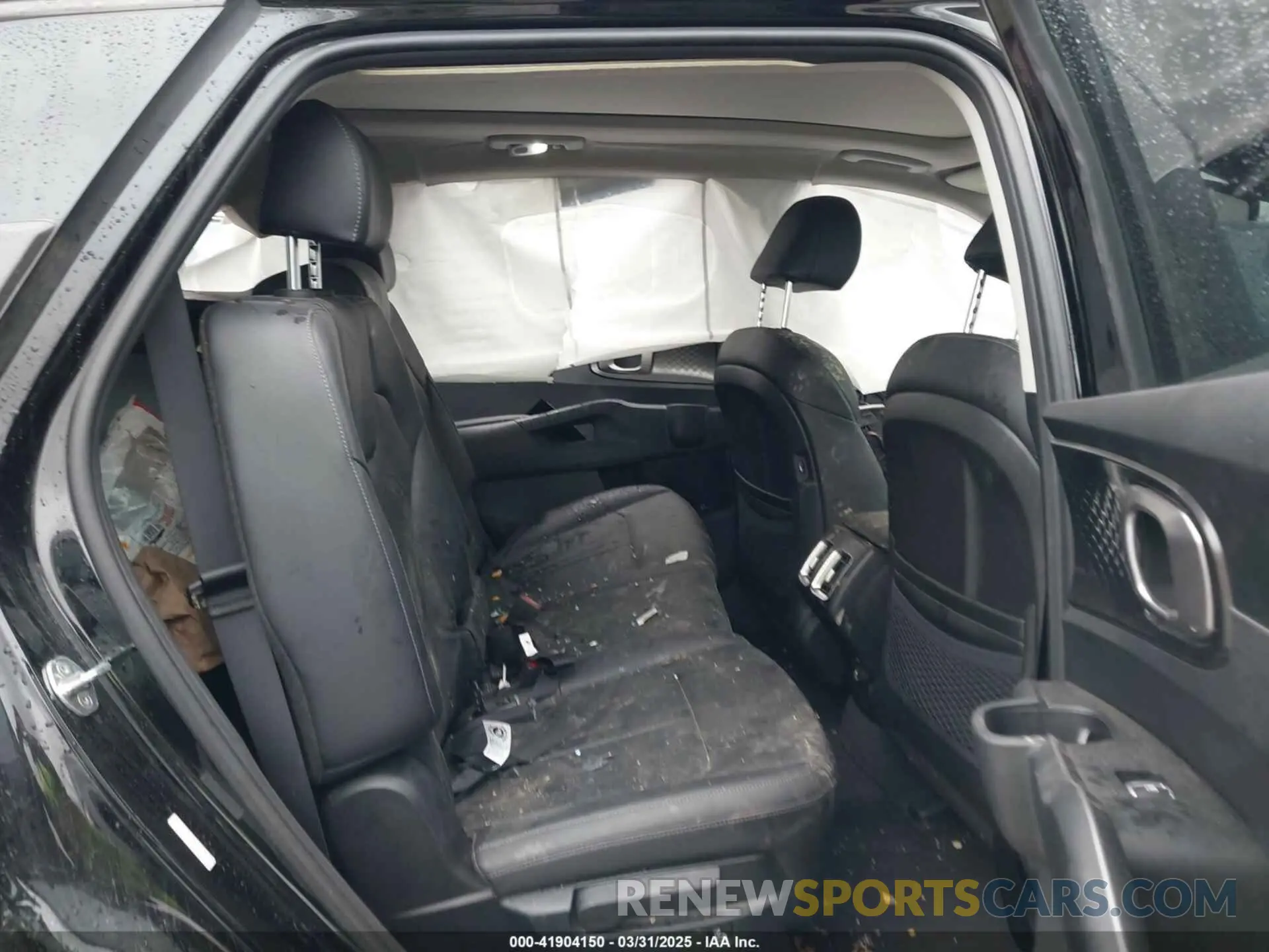 8 Photograph of a damaged car 5XYRL4LC7NG156372 KIA SORENTO 2022