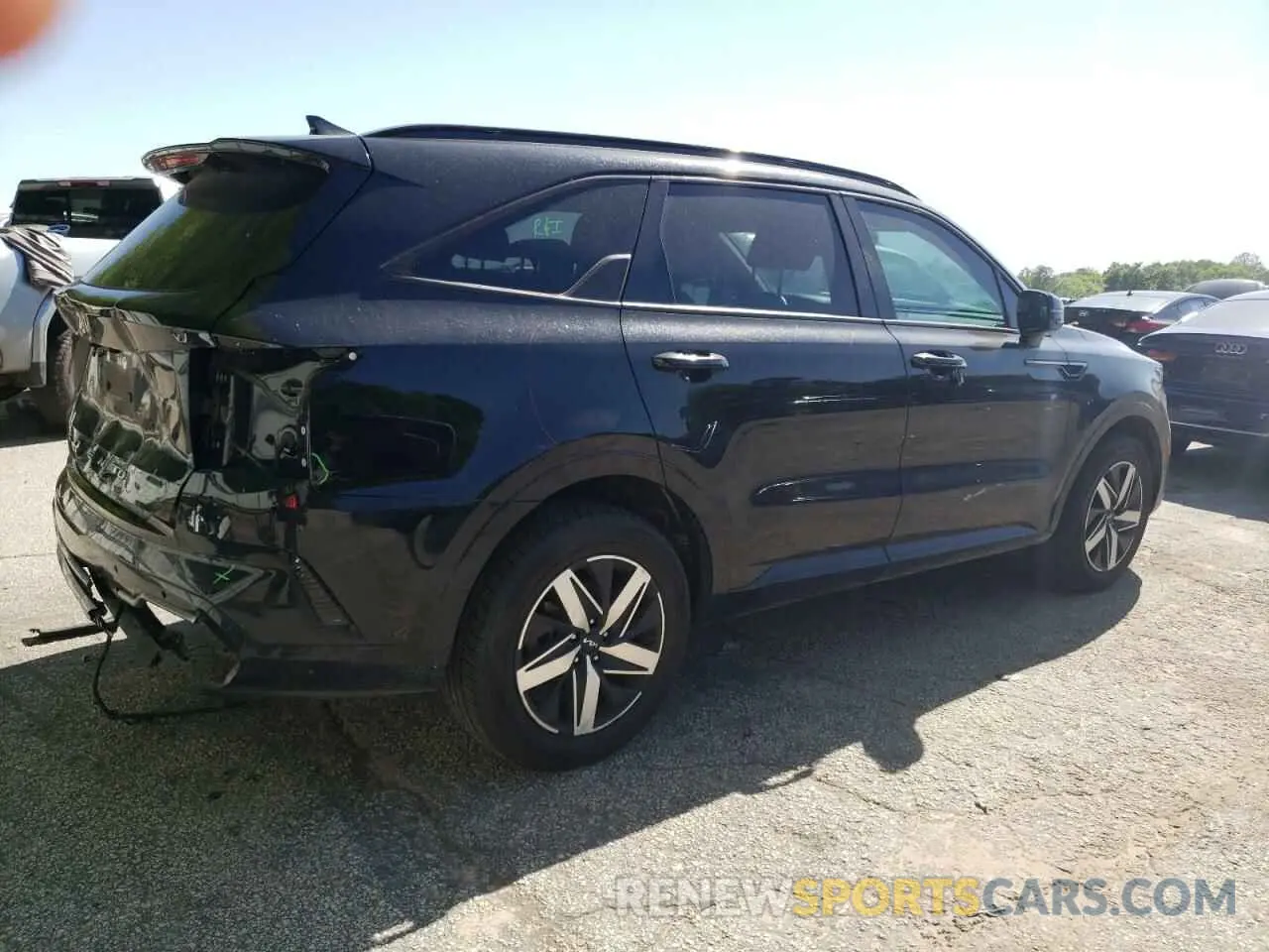3 Photograph of a damaged car 5XYRL4LC8NG126135 KIA SORENTO 2022