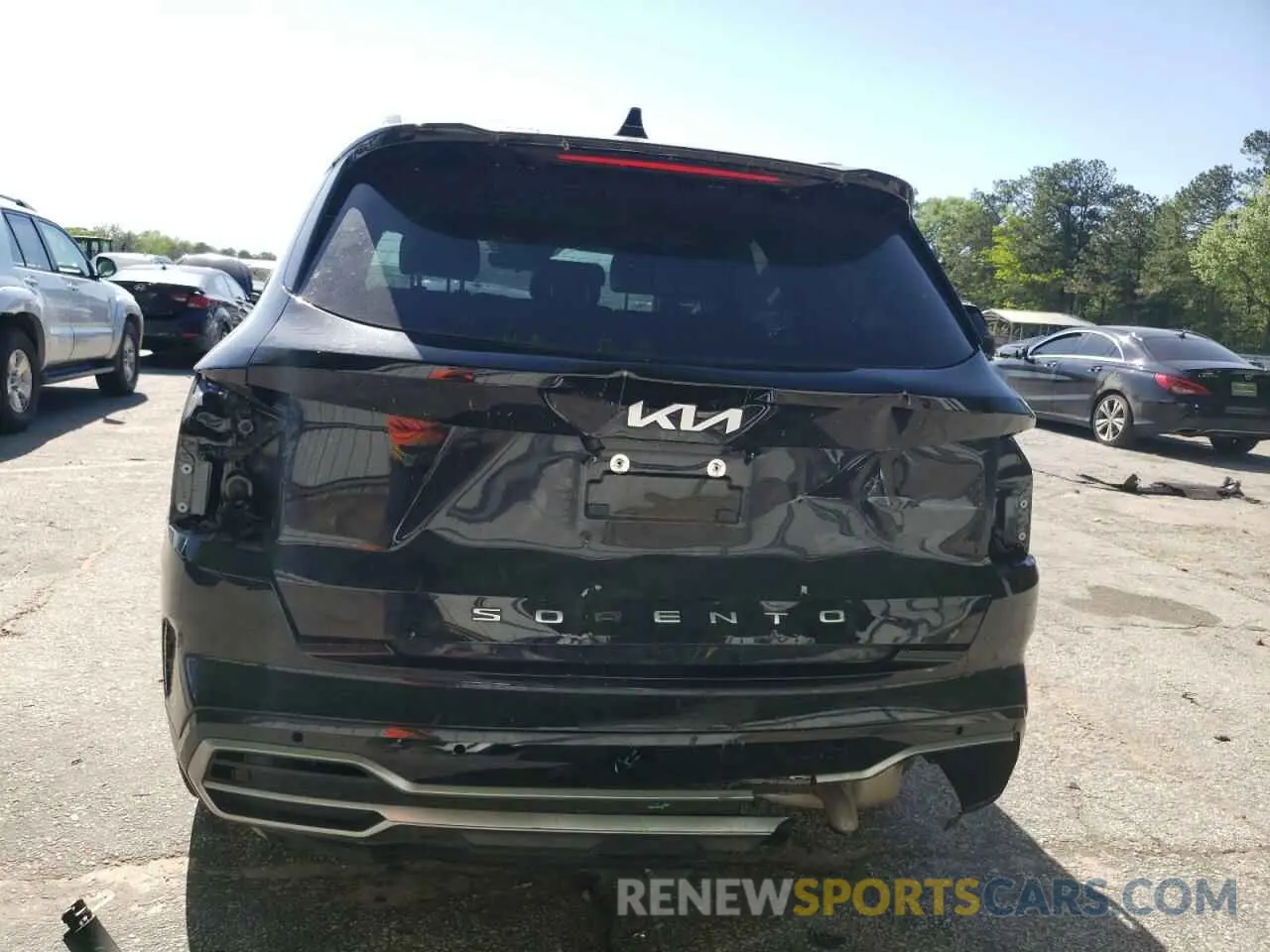6 Photograph of a damaged car 5XYRL4LC8NG126135 KIA SORENTO 2022