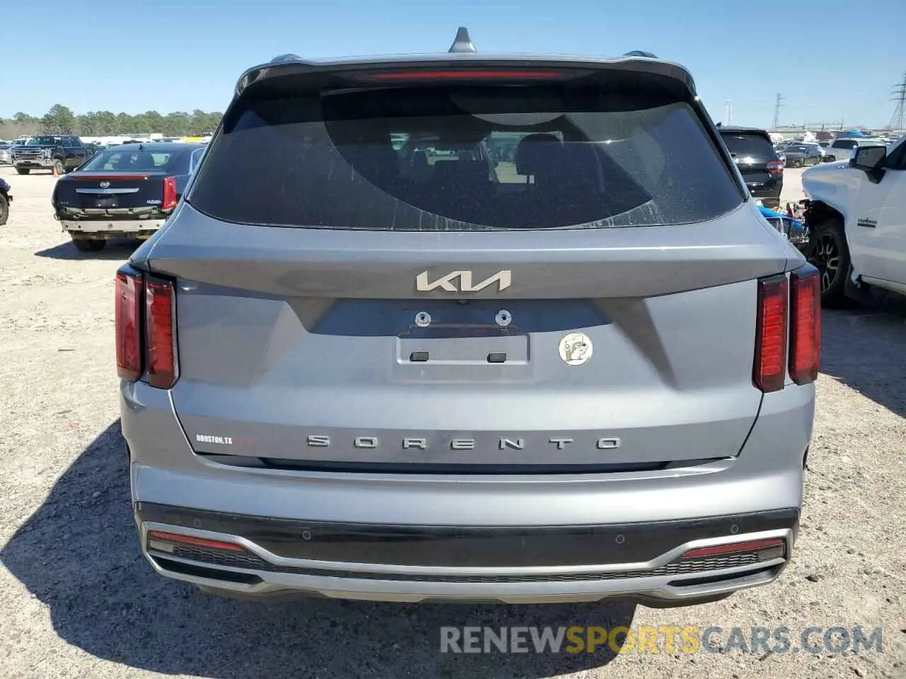 6 Photograph of a damaged car 5XYRL4LC8NG155697 KIA SORENTO 2022
