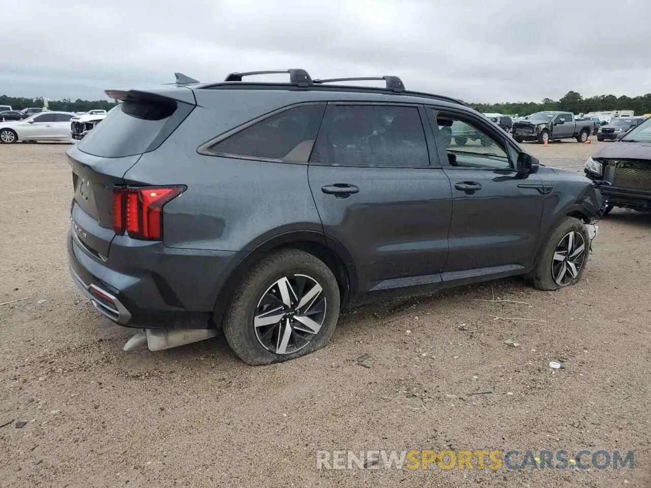 3 Photograph of a damaged car 5XYRL4LC8NG156168 KIA SORENTO 2022