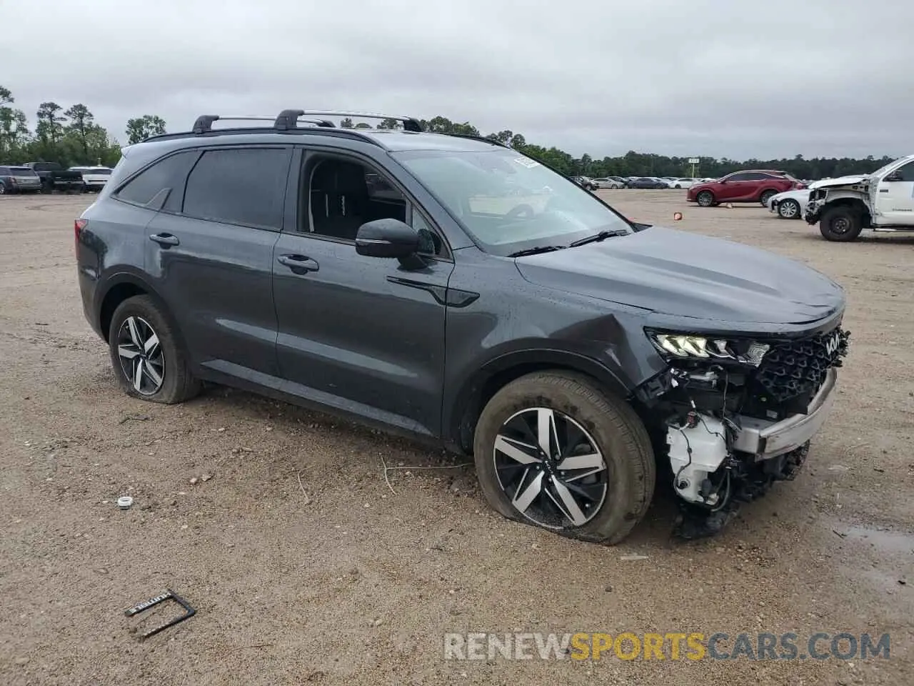 4 Photograph of a damaged car 5XYRL4LC8NG156168 KIA SORENTO 2022