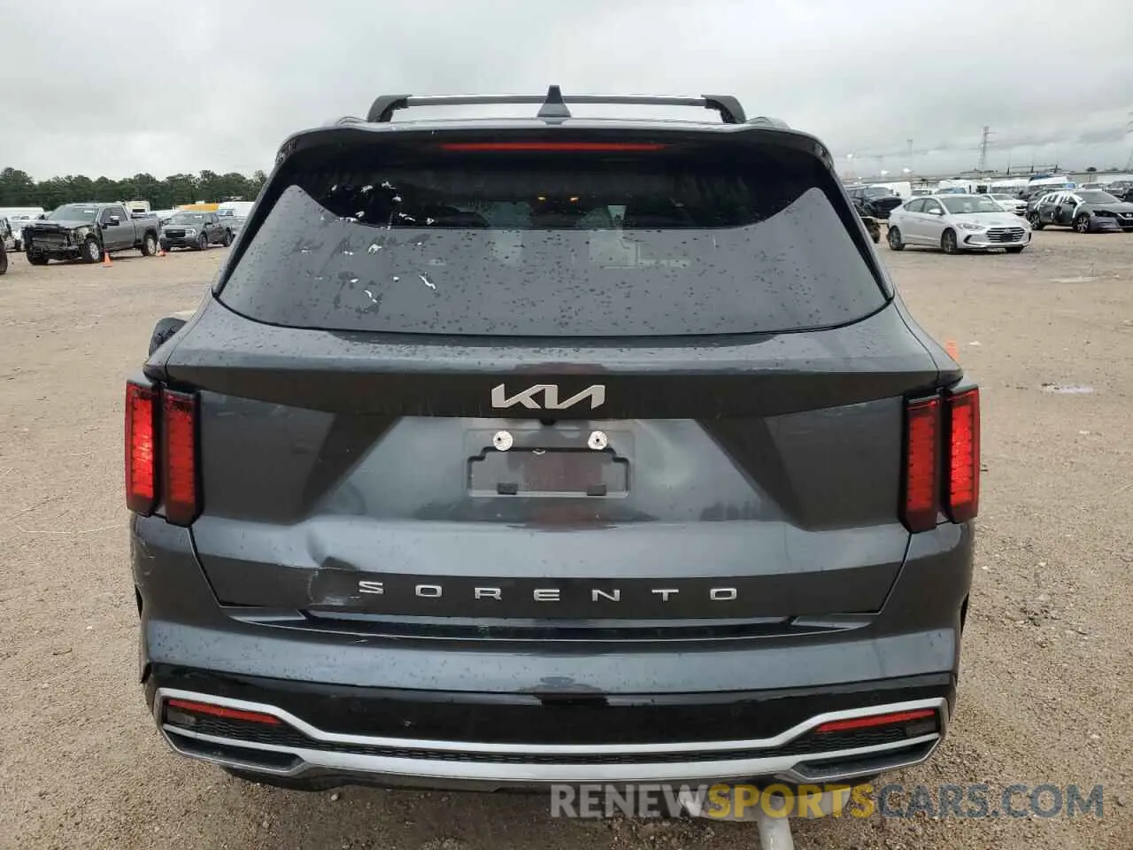 6 Photograph of a damaged car 5XYRL4LC8NG156168 KIA SORENTO 2022