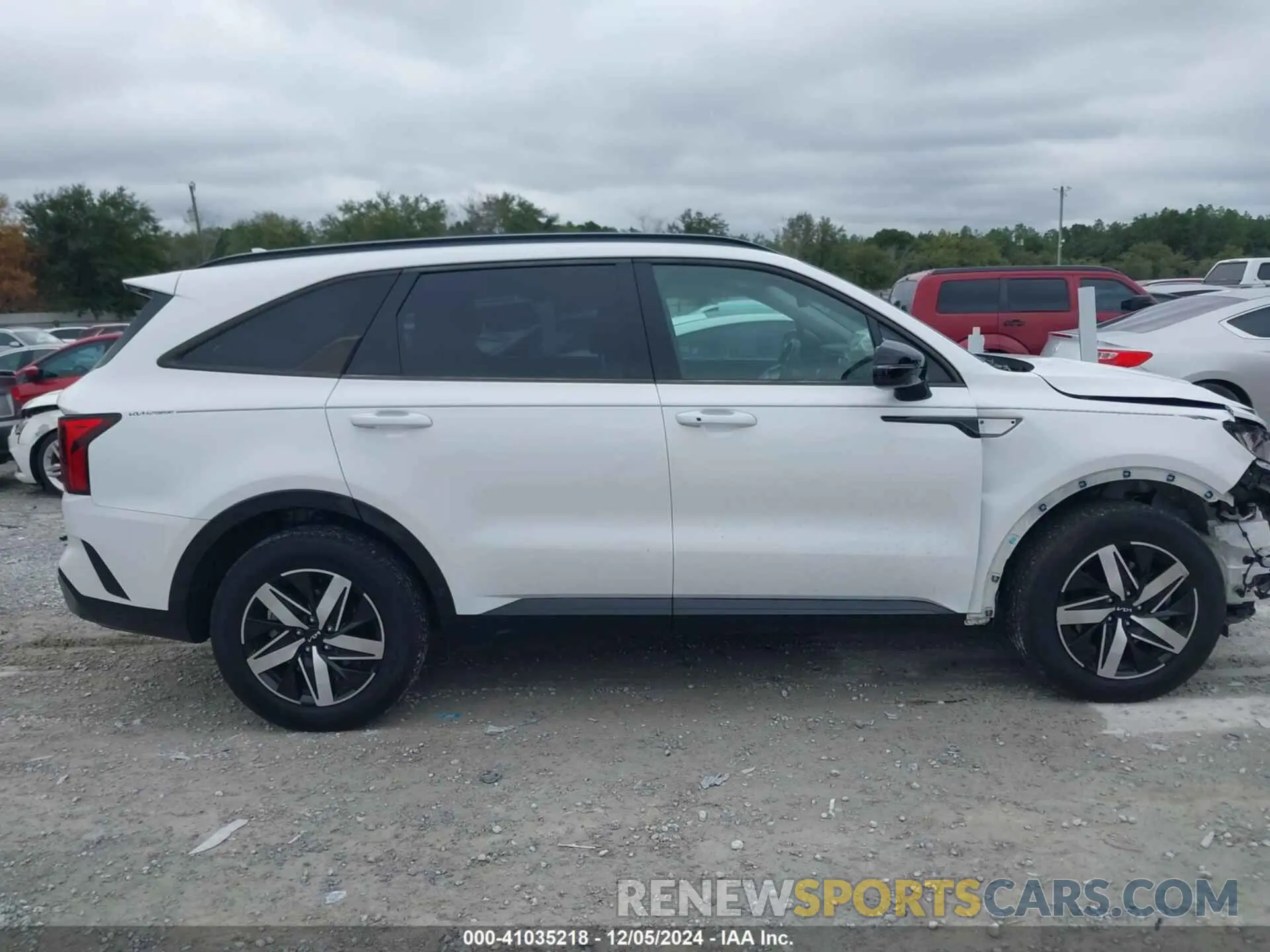 13 Photograph of a damaged car 5XYRL4LCXNG151117 KIA SORENTO 2022