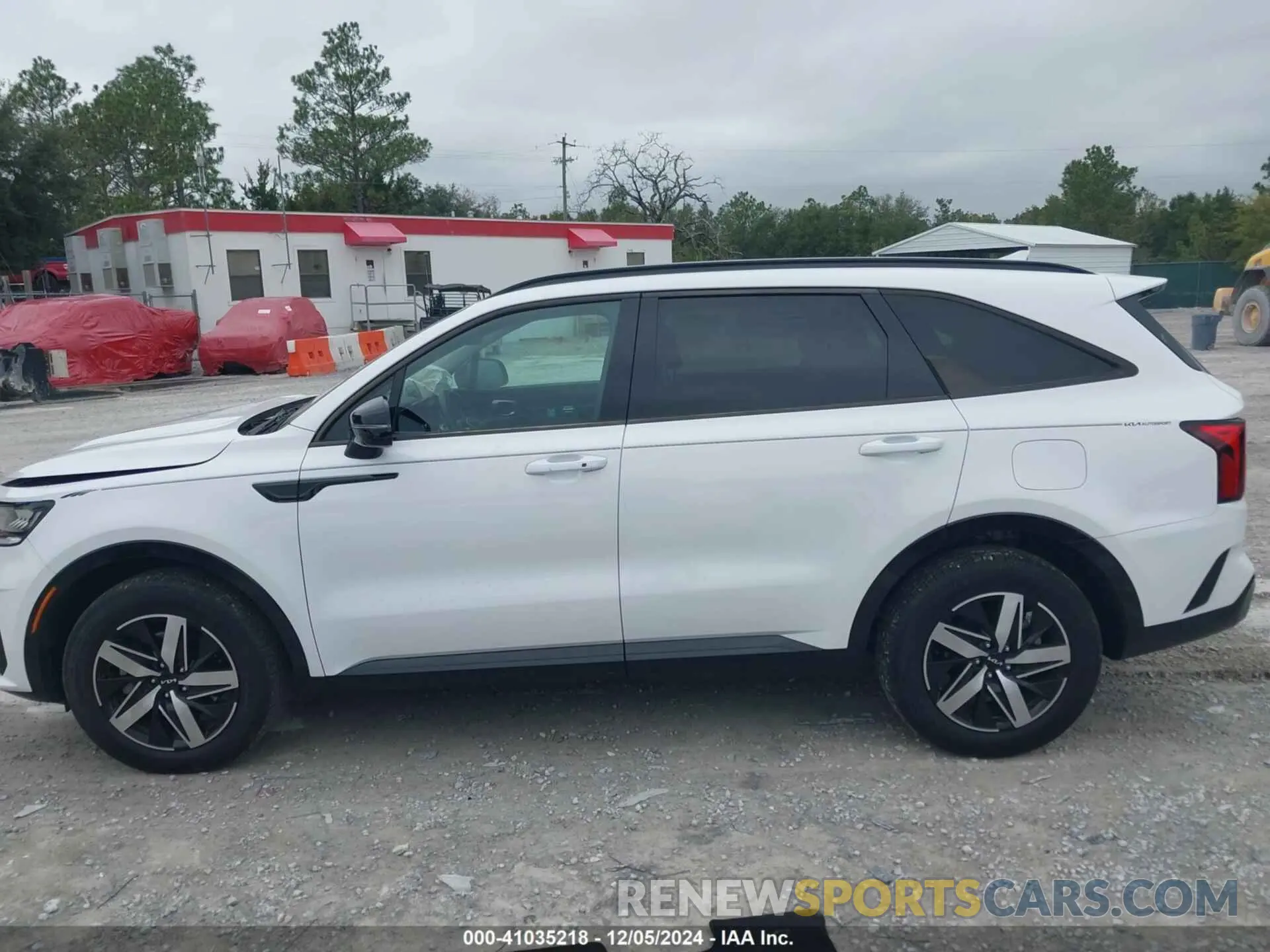 14 Photograph of a damaged car 5XYRL4LCXNG151117 KIA SORENTO 2022