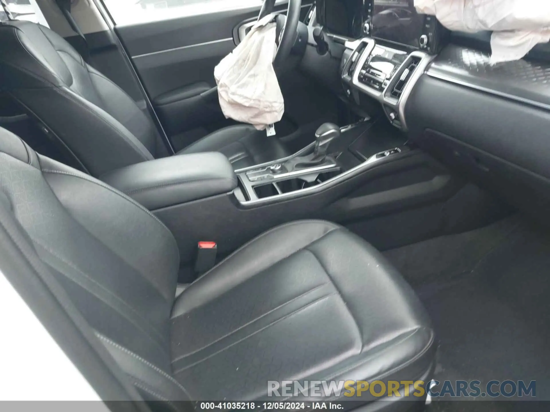 5 Photograph of a damaged car 5XYRL4LCXNG151117 KIA SORENTO 2022