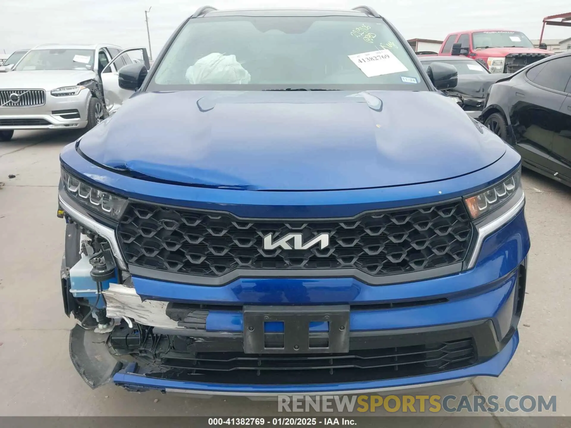 12 Photograph of a damaged car 5XYRL4LCXNG159816 KIA SORENTO 2022