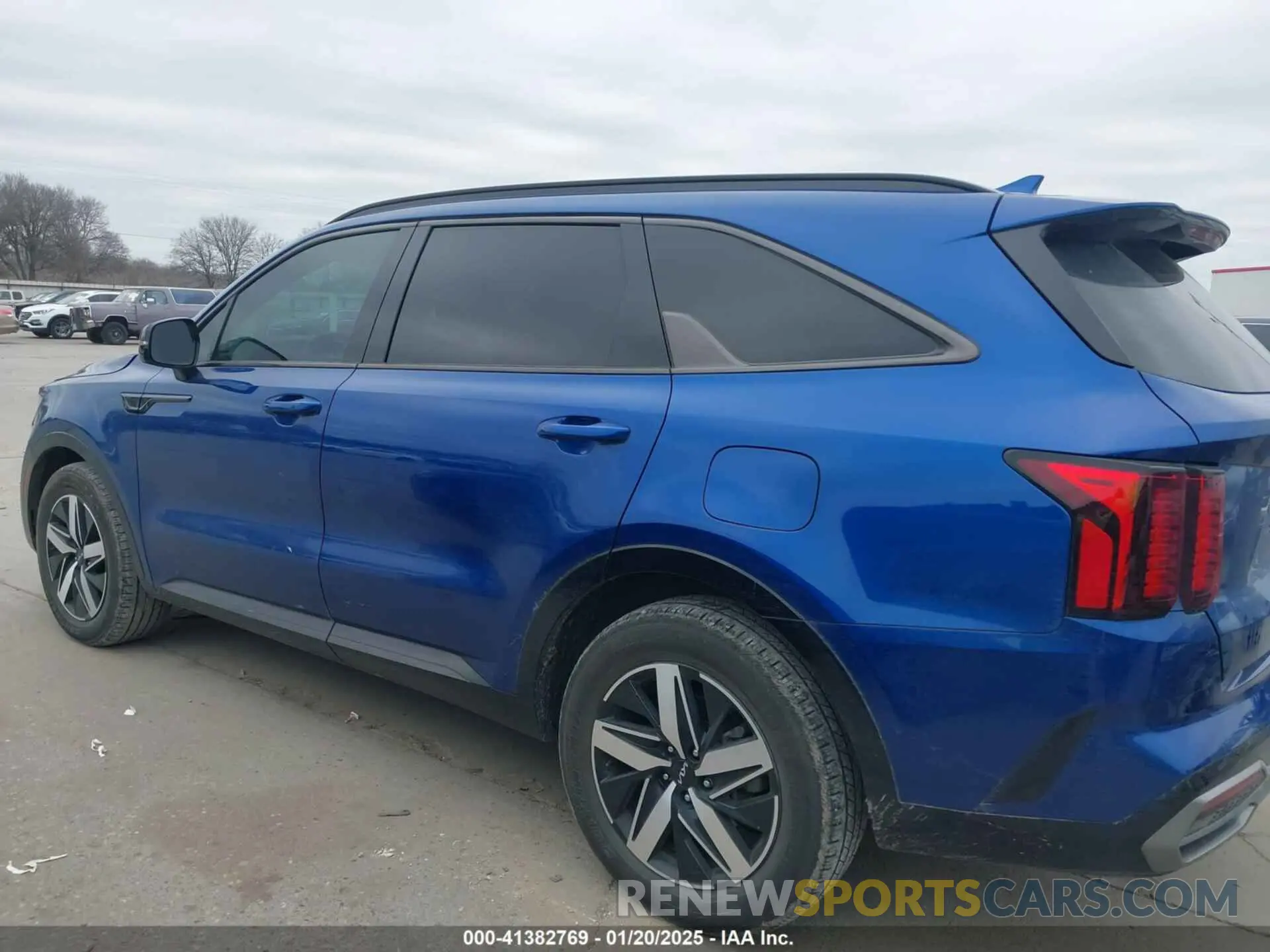 14 Photograph of a damaged car 5XYRL4LCXNG159816 KIA SORENTO 2022