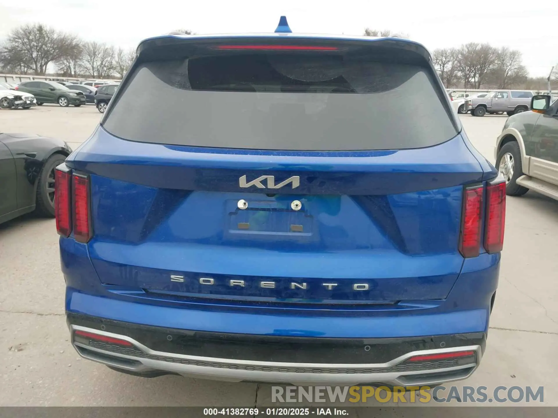 16 Photograph of a damaged car 5XYRL4LCXNG159816 KIA SORENTO 2022