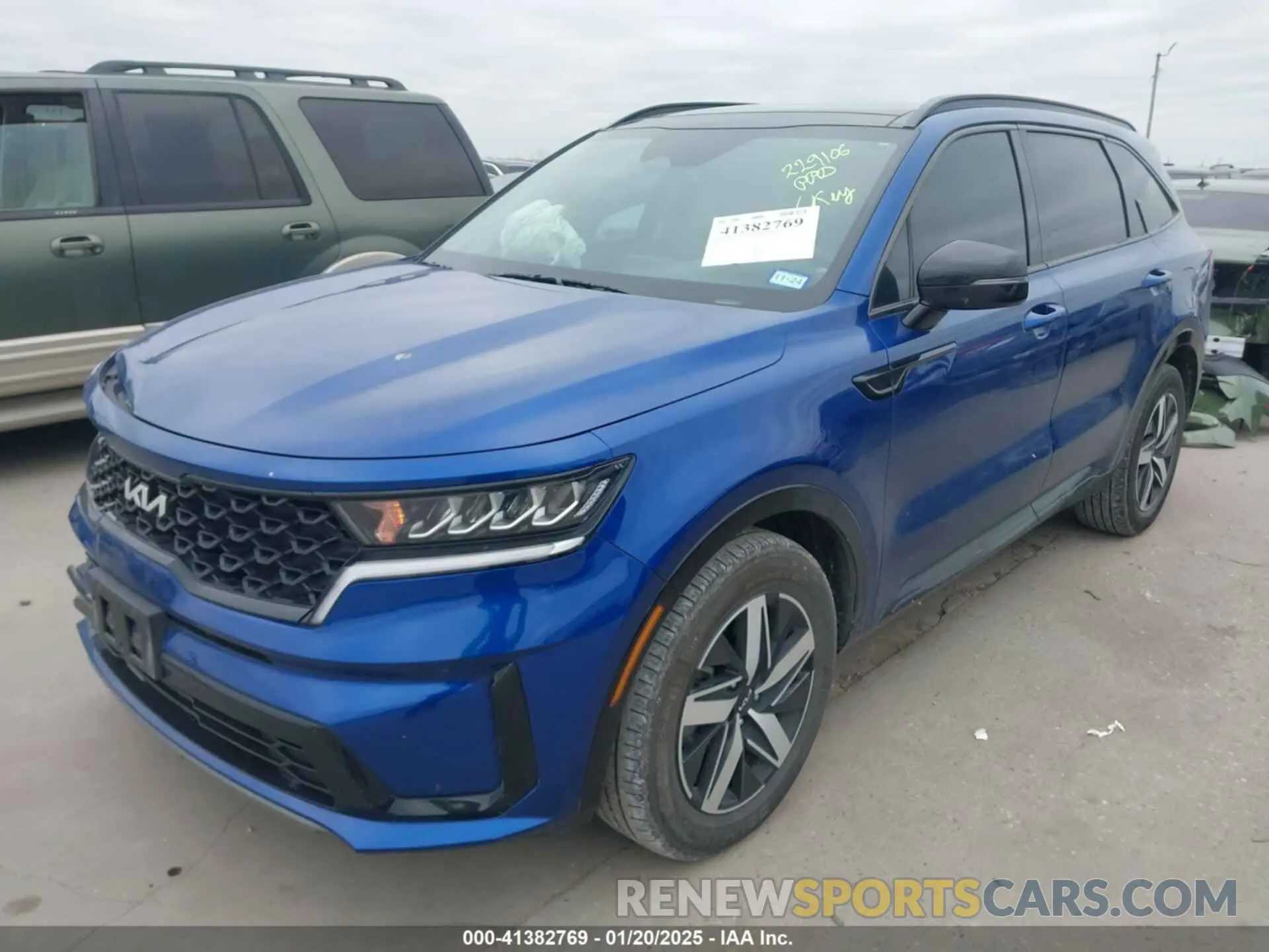 2 Photograph of a damaged car 5XYRL4LCXNG159816 KIA SORENTO 2022