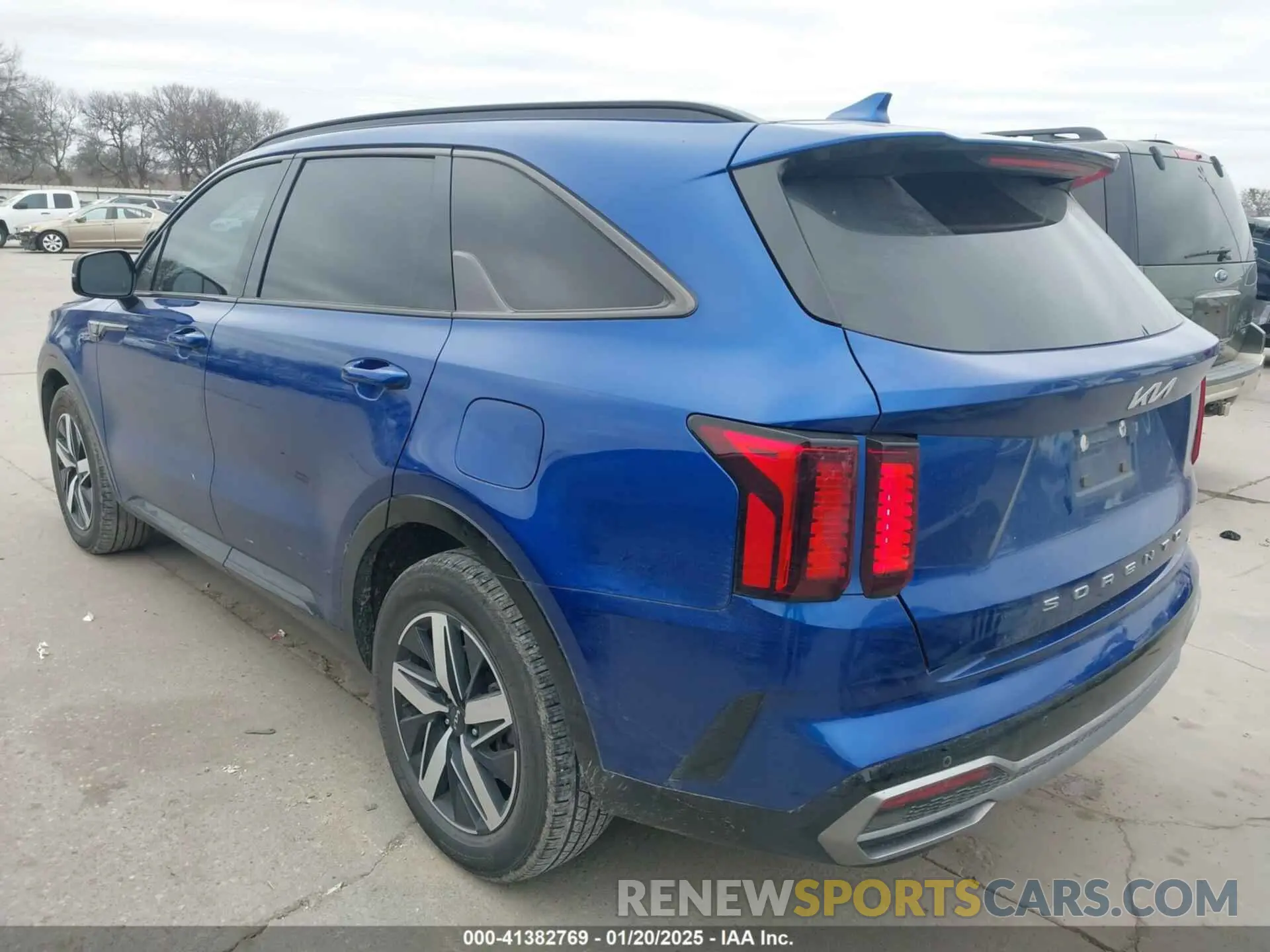 3 Photograph of a damaged car 5XYRL4LCXNG159816 KIA SORENTO 2022