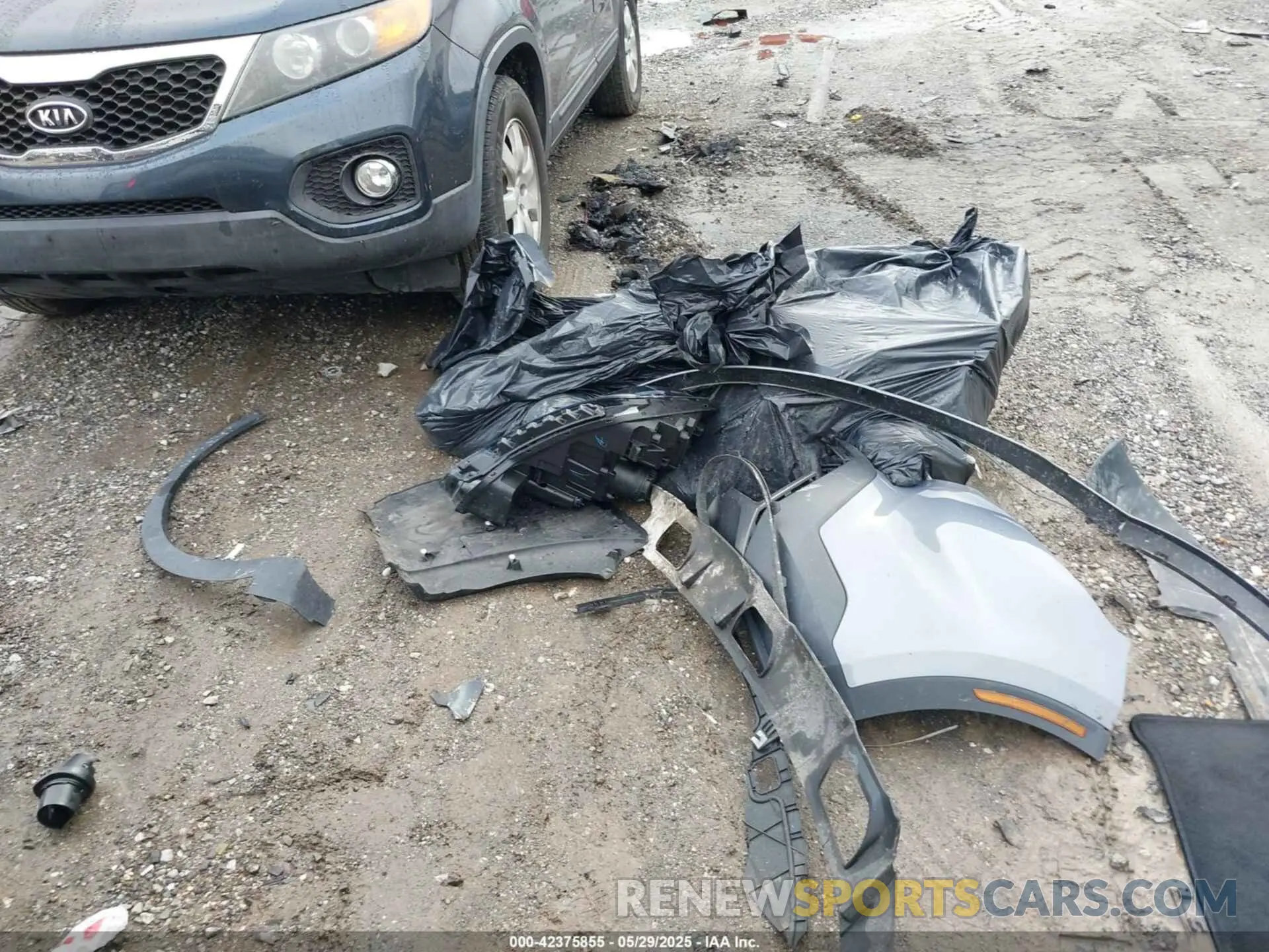 12 Photograph of a damaged car 5XYRLDLC1NG085105 KIA SORENTO 2022