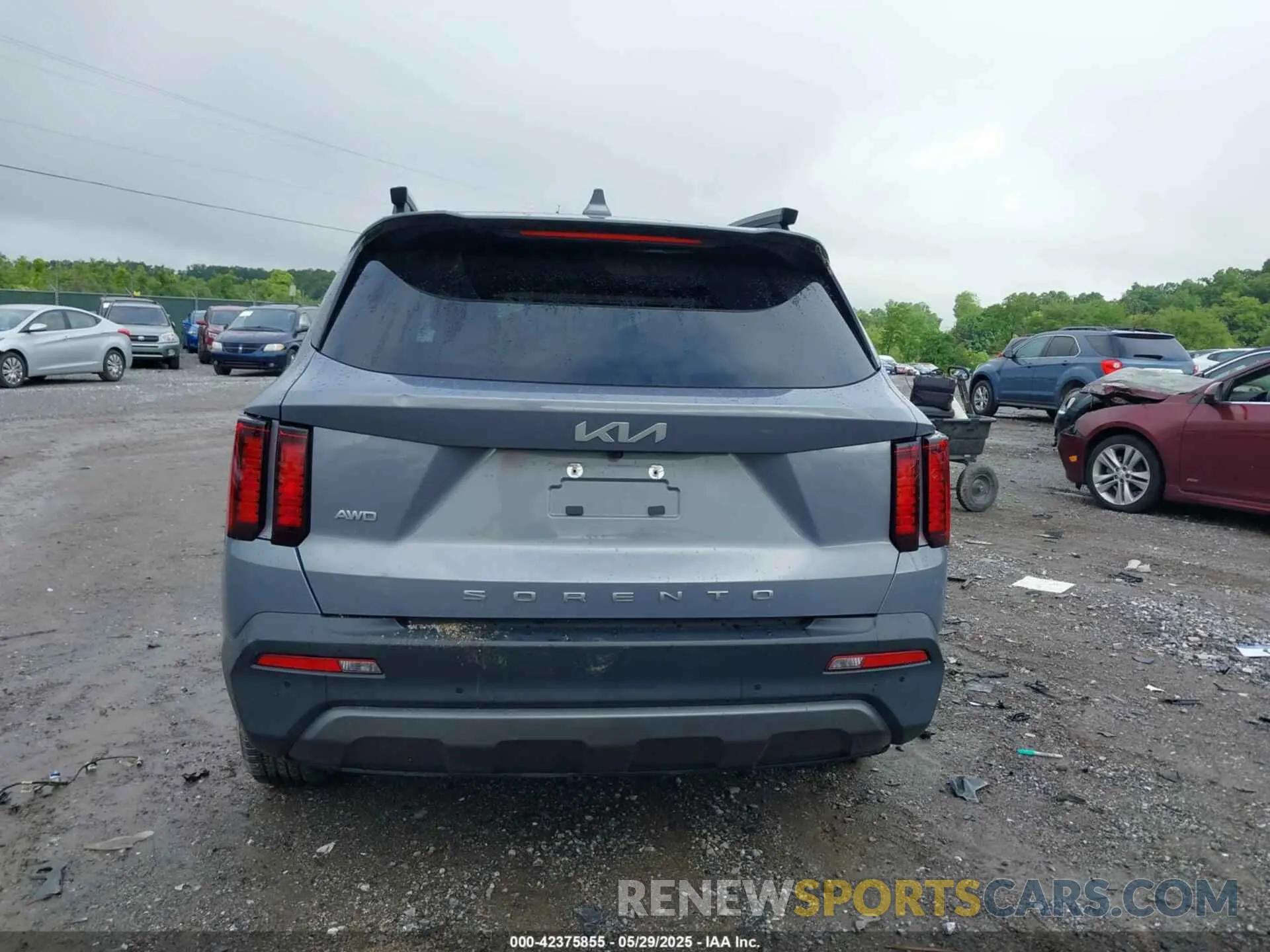 17 Photograph of a damaged car 5XYRLDLC1NG085105 KIA SORENTO 2022