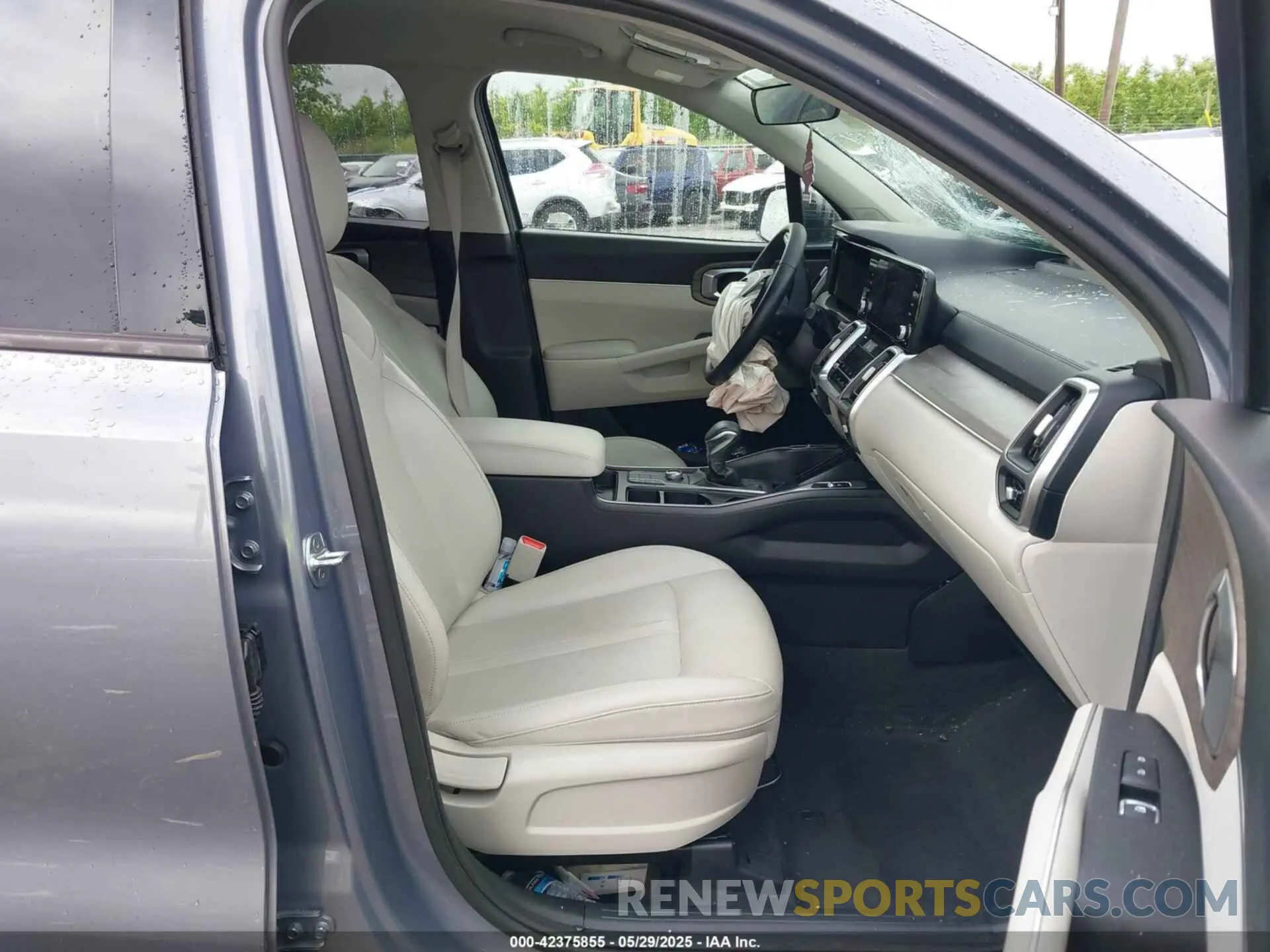 5 Photograph of a damaged car 5XYRLDLC1NG085105 KIA SORENTO 2022