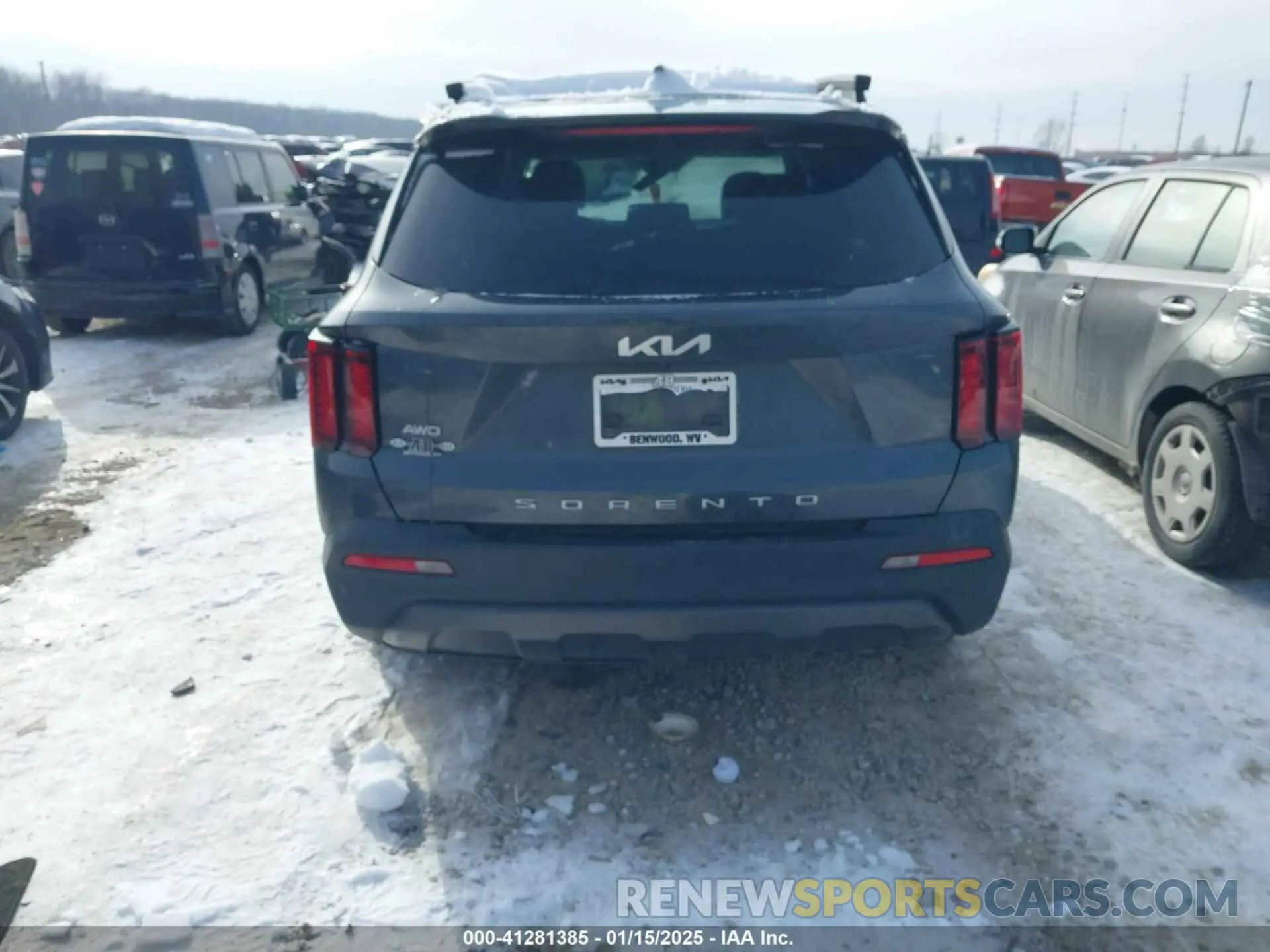 17 Photograph of a damaged car 5XYRLDLC2NG157333 KIA SORENTO 2022