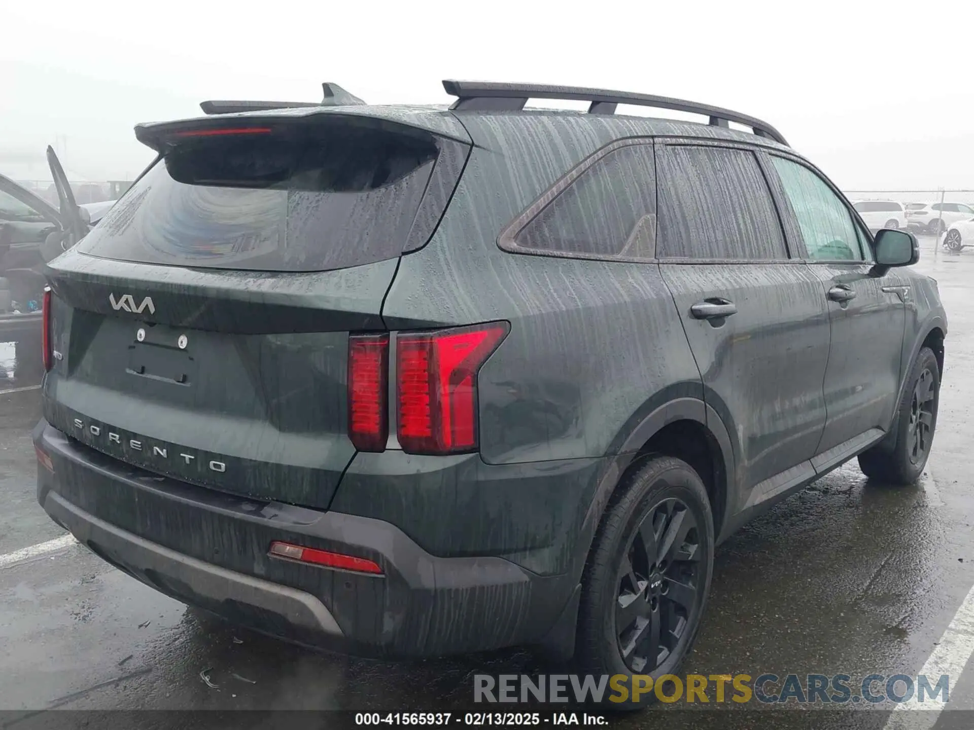 4 Photograph of a damaged car 5XYRLDLC2NG161723 KIA SORENTO 2022