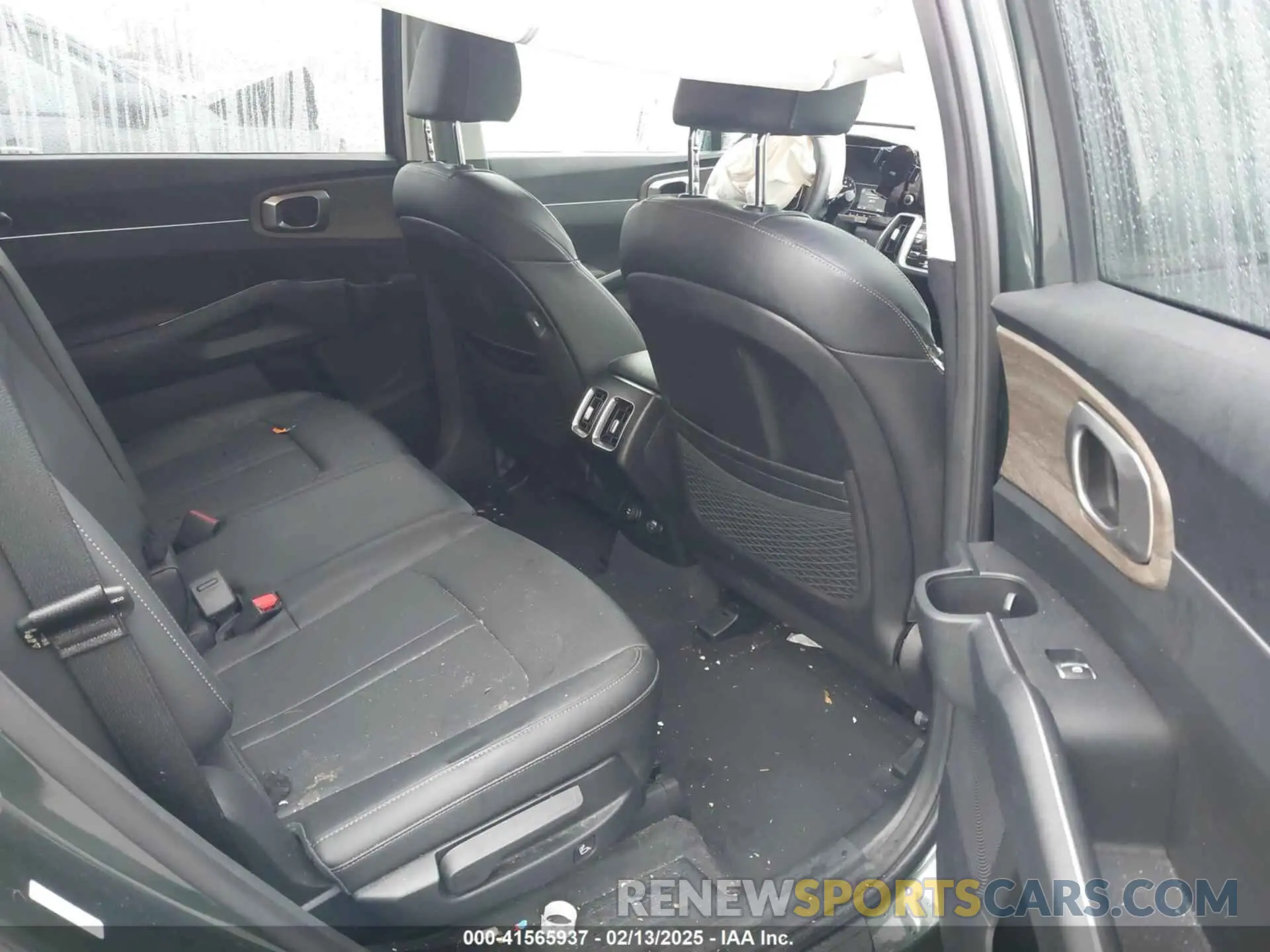 8 Photograph of a damaged car 5XYRLDLC2NG161723 KIA SORENTO 2022