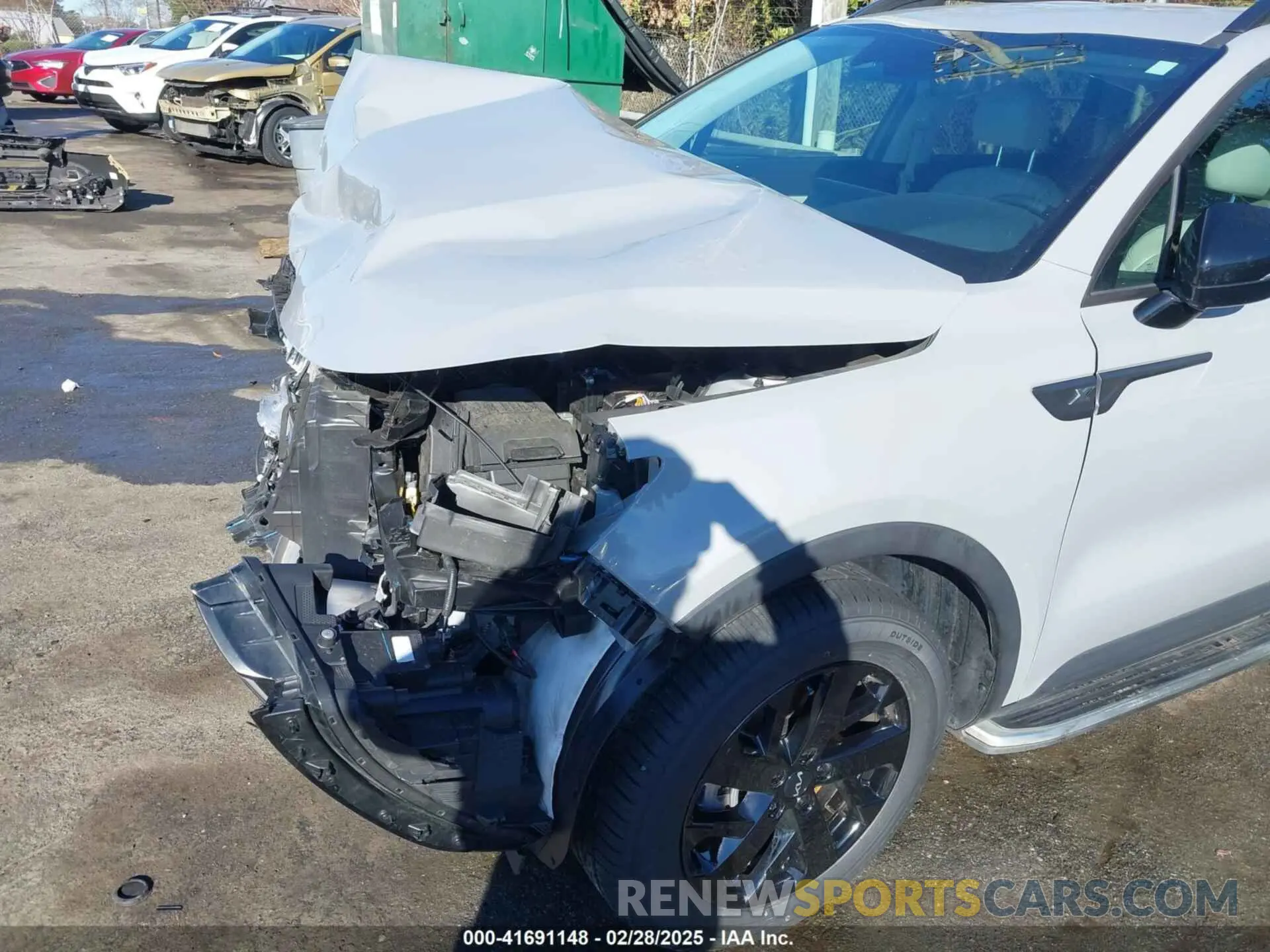 17 Photograph of a damaged car 5XYRLDLC5NG119949 KIA SORENTO 2022