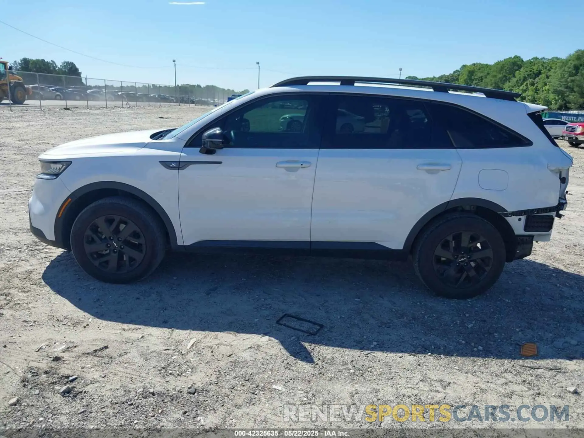 15 Photograph of a damaged car 5XYRLDLC7NG145162 KIA SORENTO 2022