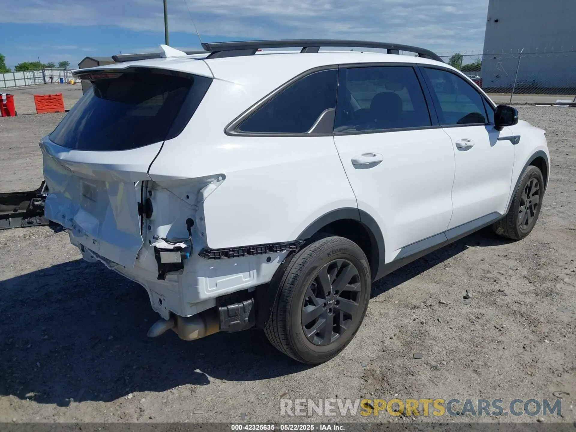4 Photograph of a damaged car 5XYRLDLC7NG145162 KIA SORENTO 2022
