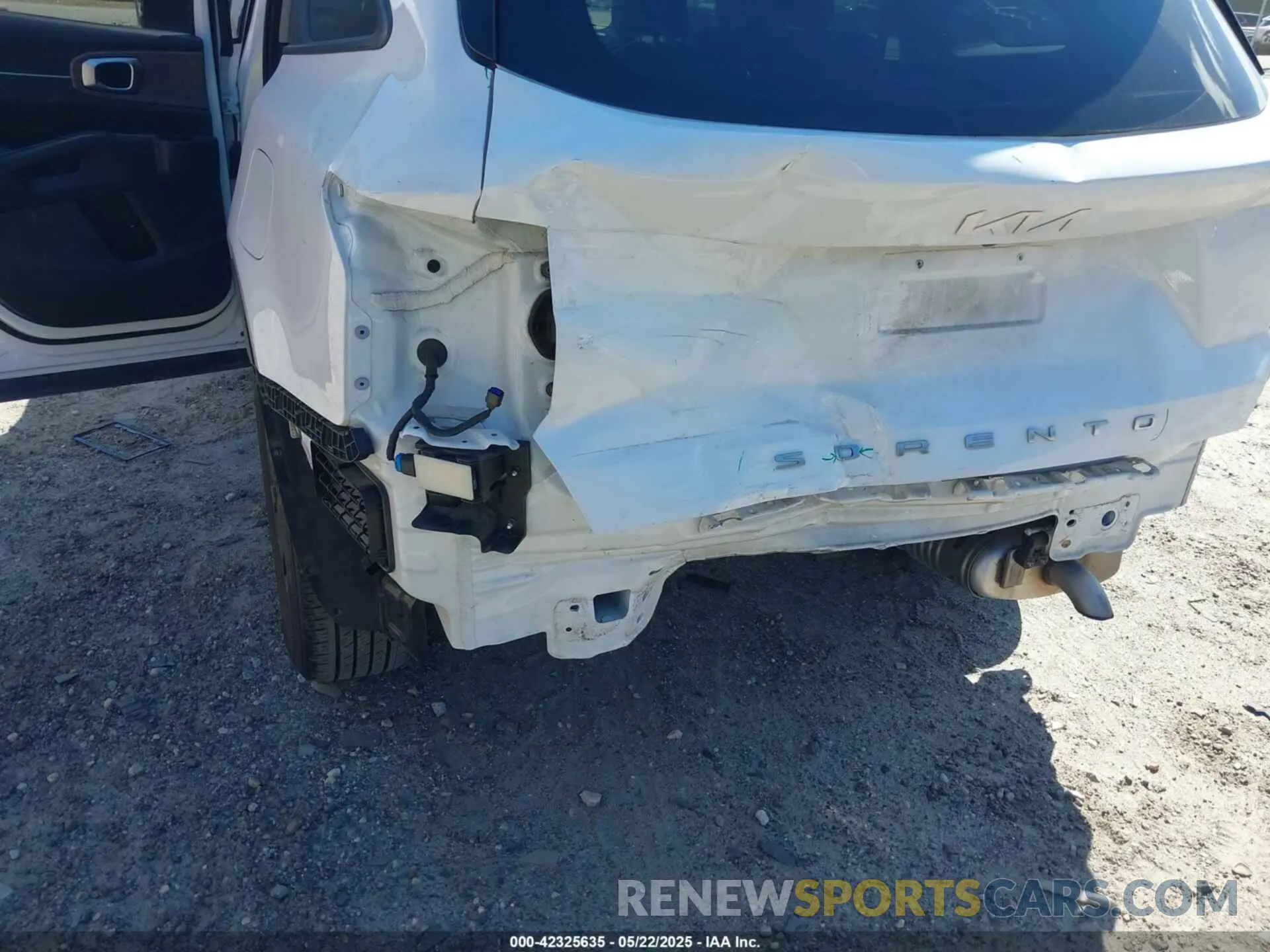 6 Photograph of a damaged car 5XYRLDLC7NG145162 KIA SORENTO 2022