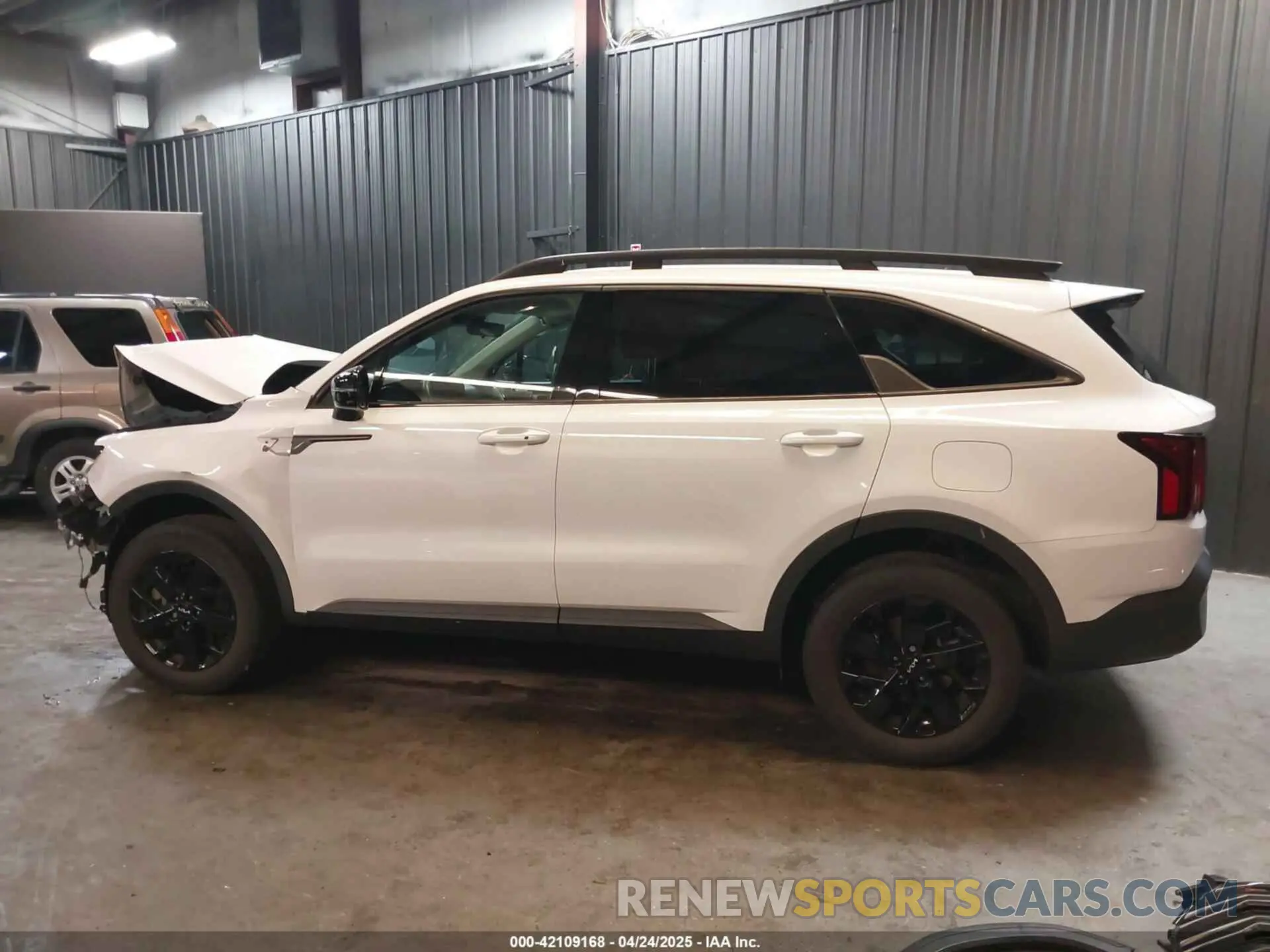 15 Photograph of a damaged car 5XYRLDLC9NG118254 KIA SORENTO 2022