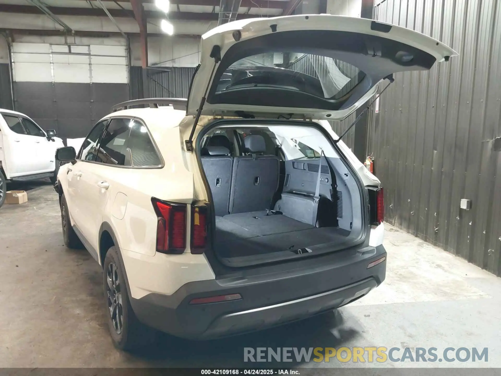 3 Photograph of a damaged car 5XYRLDLC9NG118254 KIA SORENTO 2022