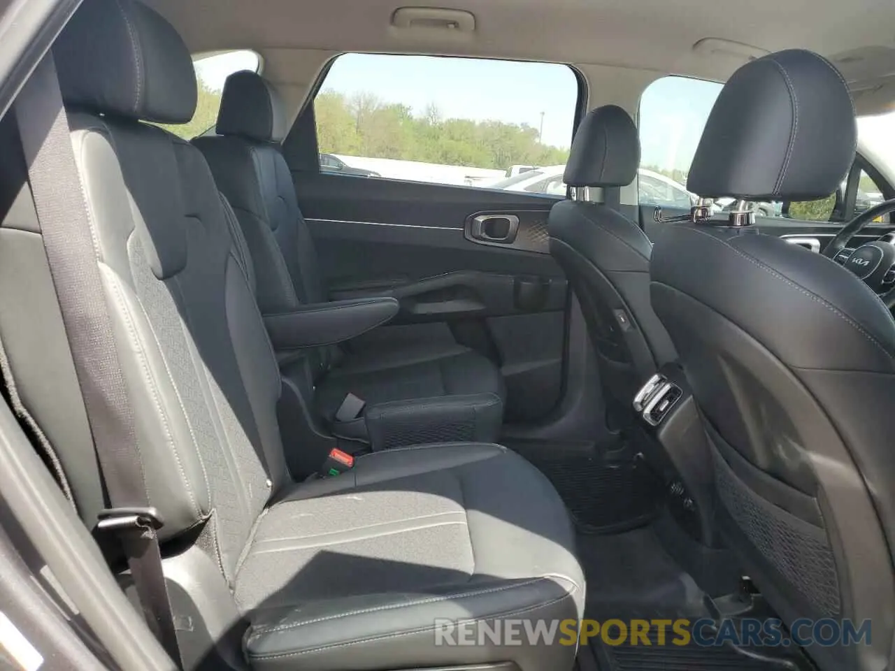 11 Photograph of a damaged car KNDRGDLG4N5081498 KIA SORENTO 2022