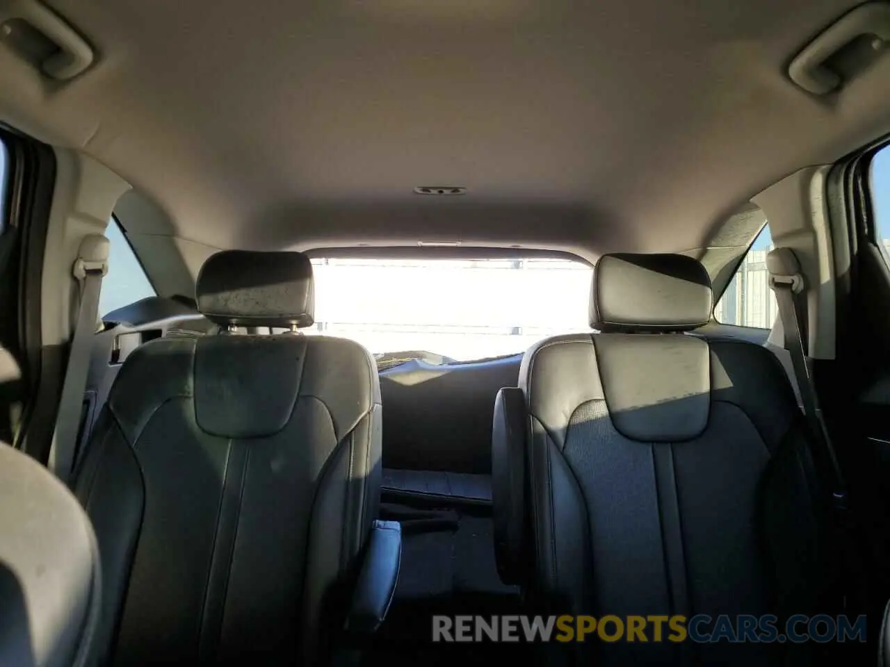 10 Photograph of a damaged car KNDRH4LG2N5069086 KIA SORENTO 2022