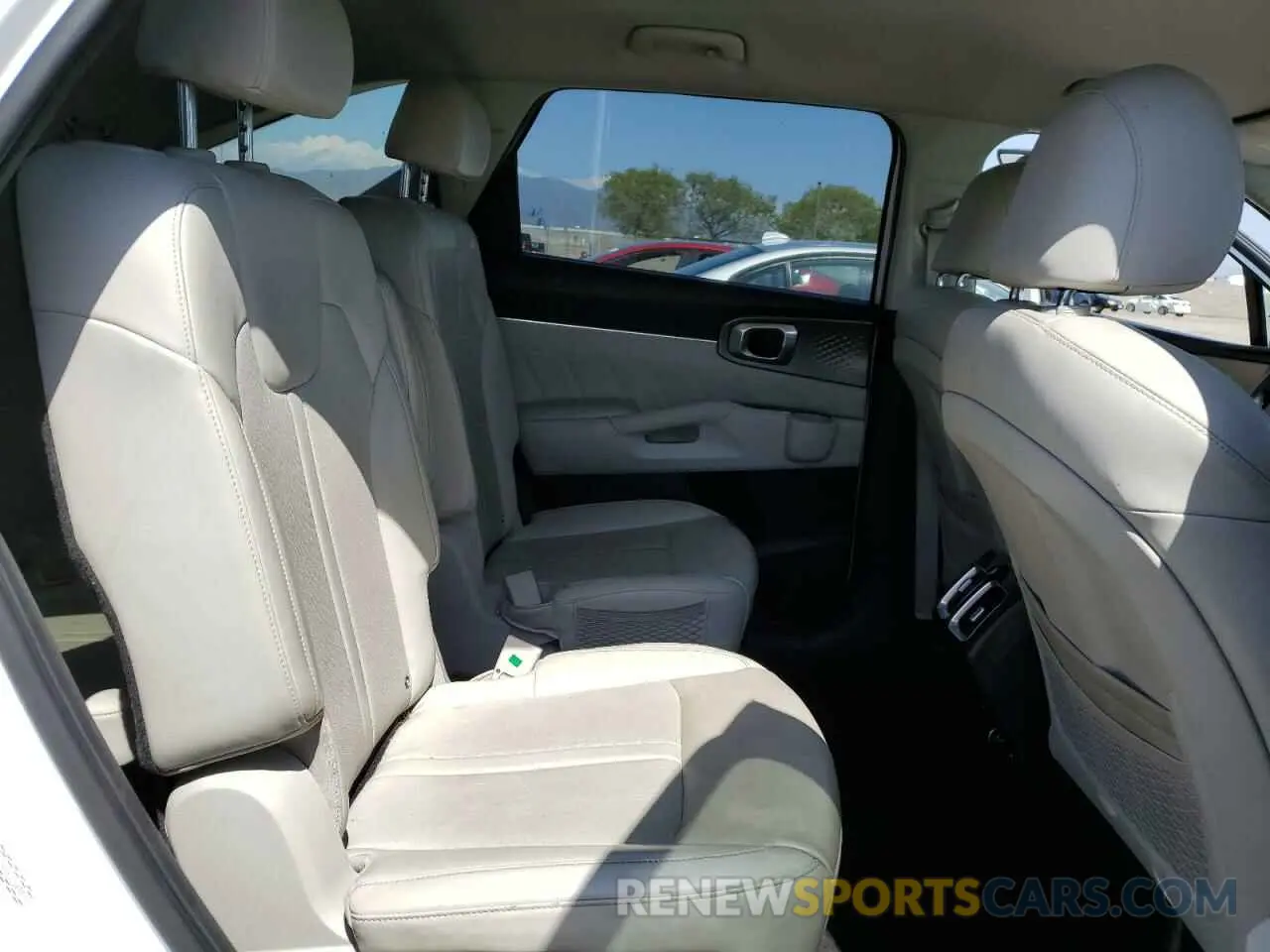 11 Photograph of a damaged car KNDRJDLH4N5116499 KIA SORENTO 2022
