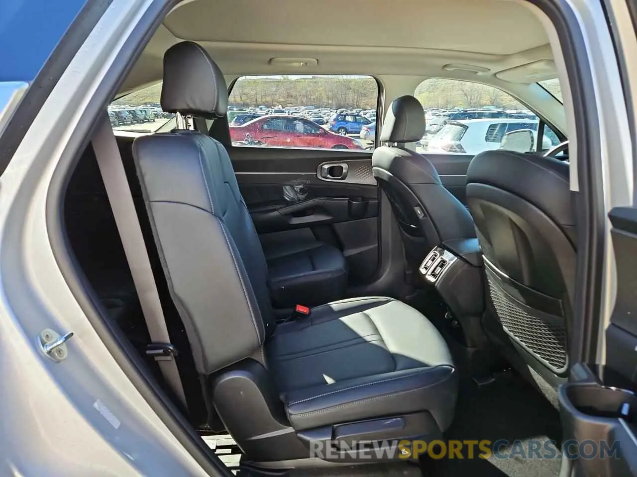 11 Photograph of a damaged car KNDRJDLH8N5077982 KIA SORENTO 2022