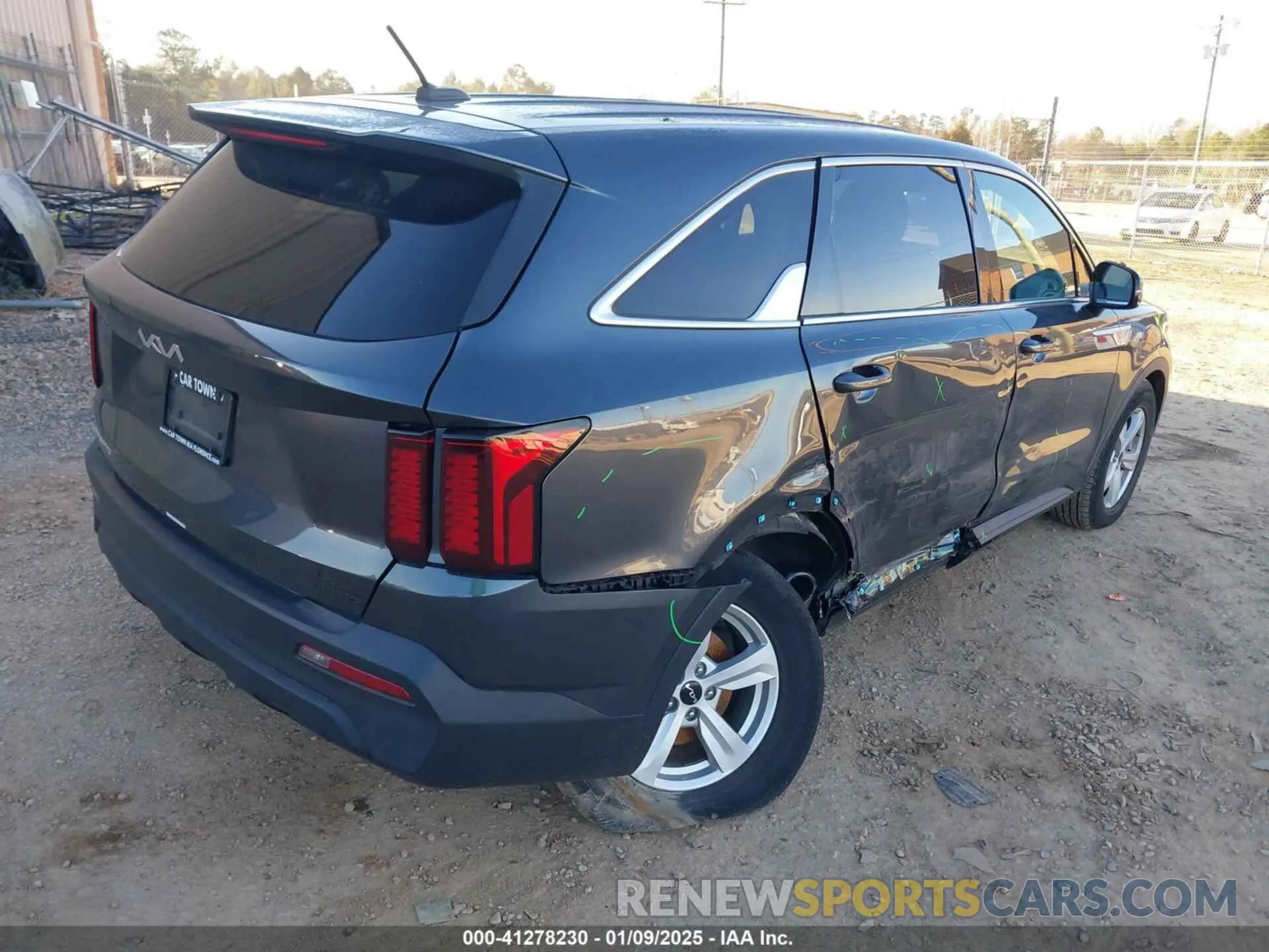 4 Photograph of a damaged car 5XYRG4LC2PG165455 KIA SORENTO 2023