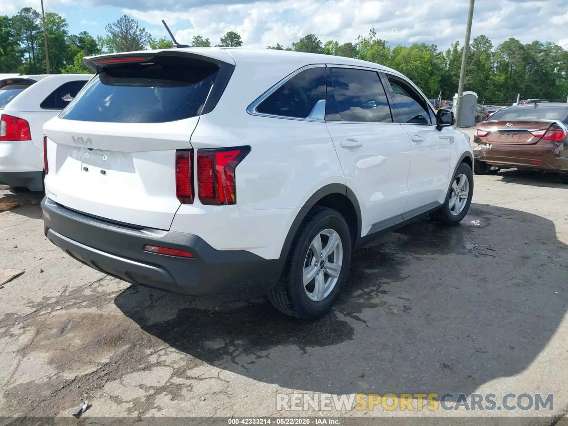 4 Photograph of a damaged car 5XYRG4LC3PG215392 KIA SORENTO 2023