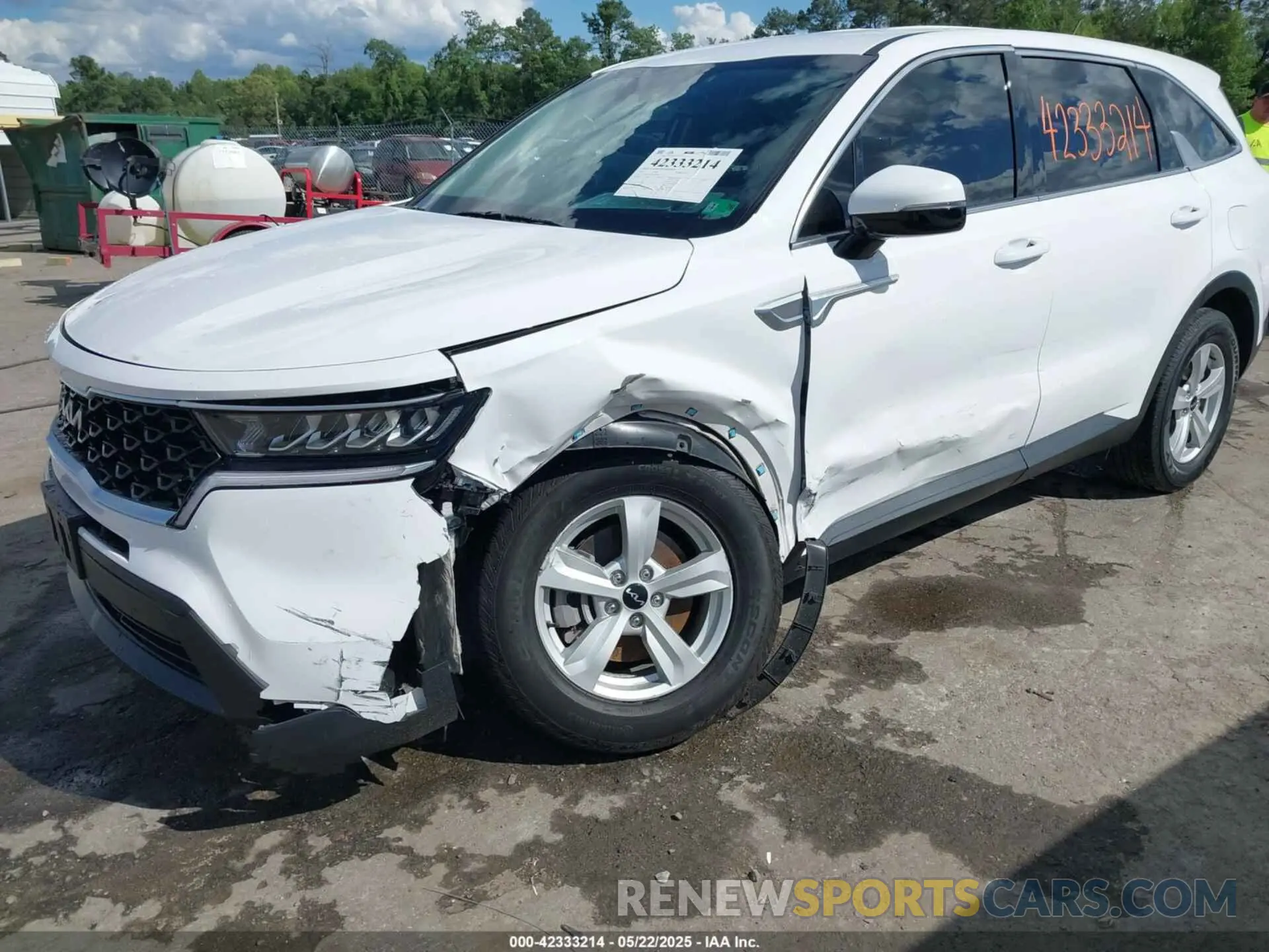 6 Photograph of a damaged car 5XYRG4LC3PG215392 KIA SORENTO 2023