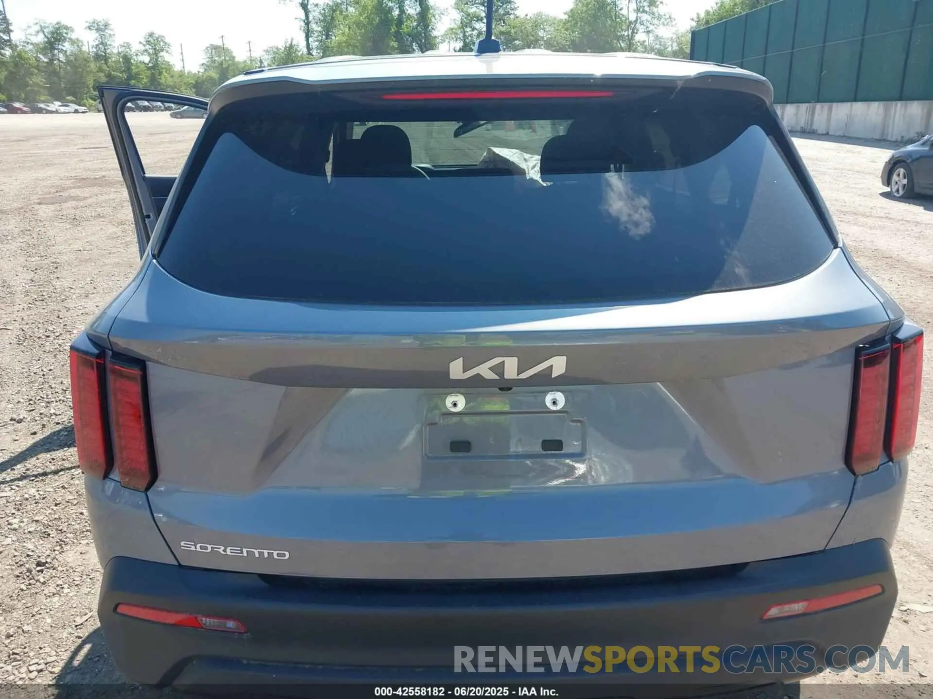 16 Photograph of a damaged car 5XYRG4LC5PG225941 KIA SORENTO 2023