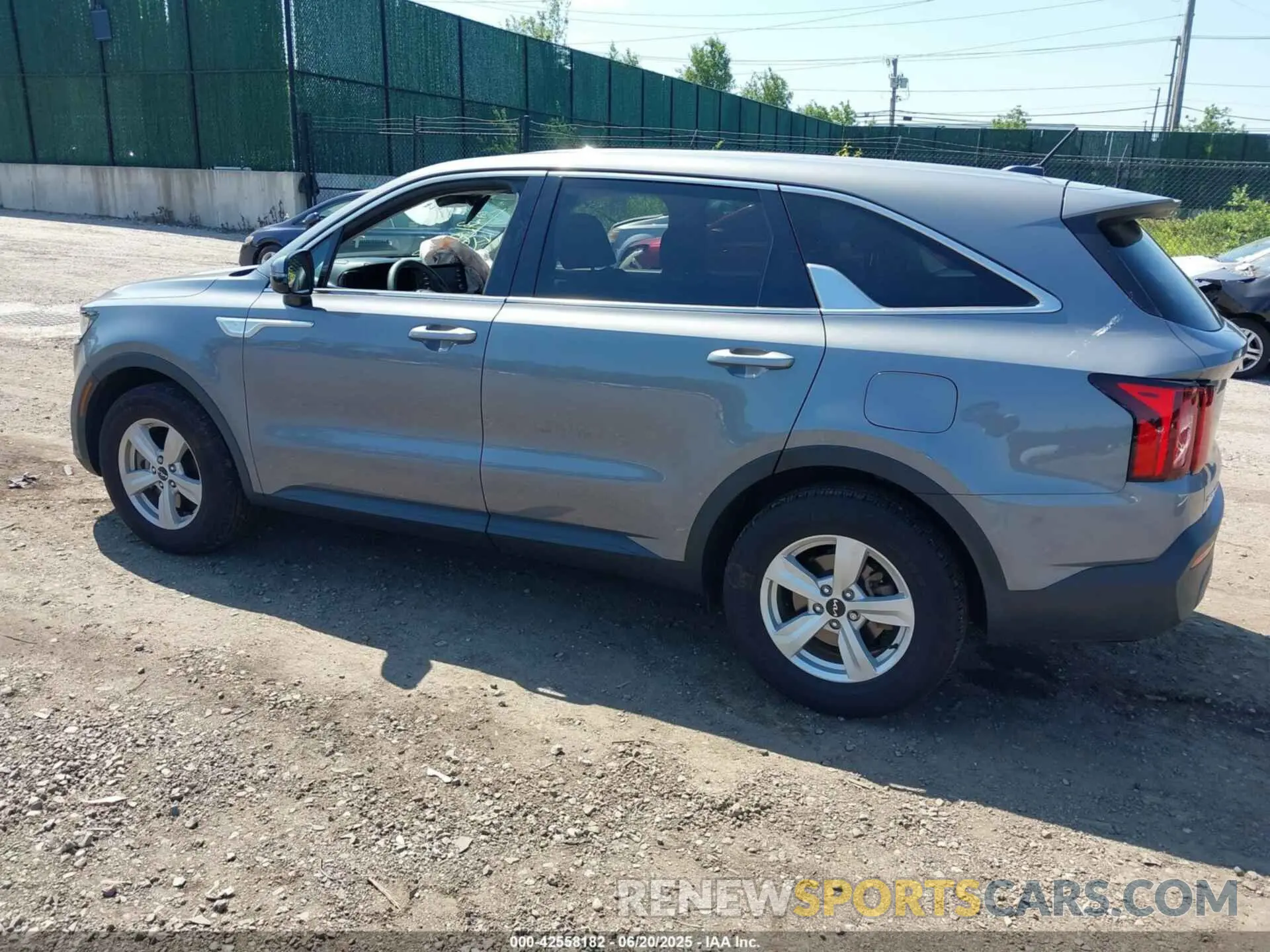 3 Photograph of a damaged car 5XYRG4LC5PG225941 KIA SORENTO 2023