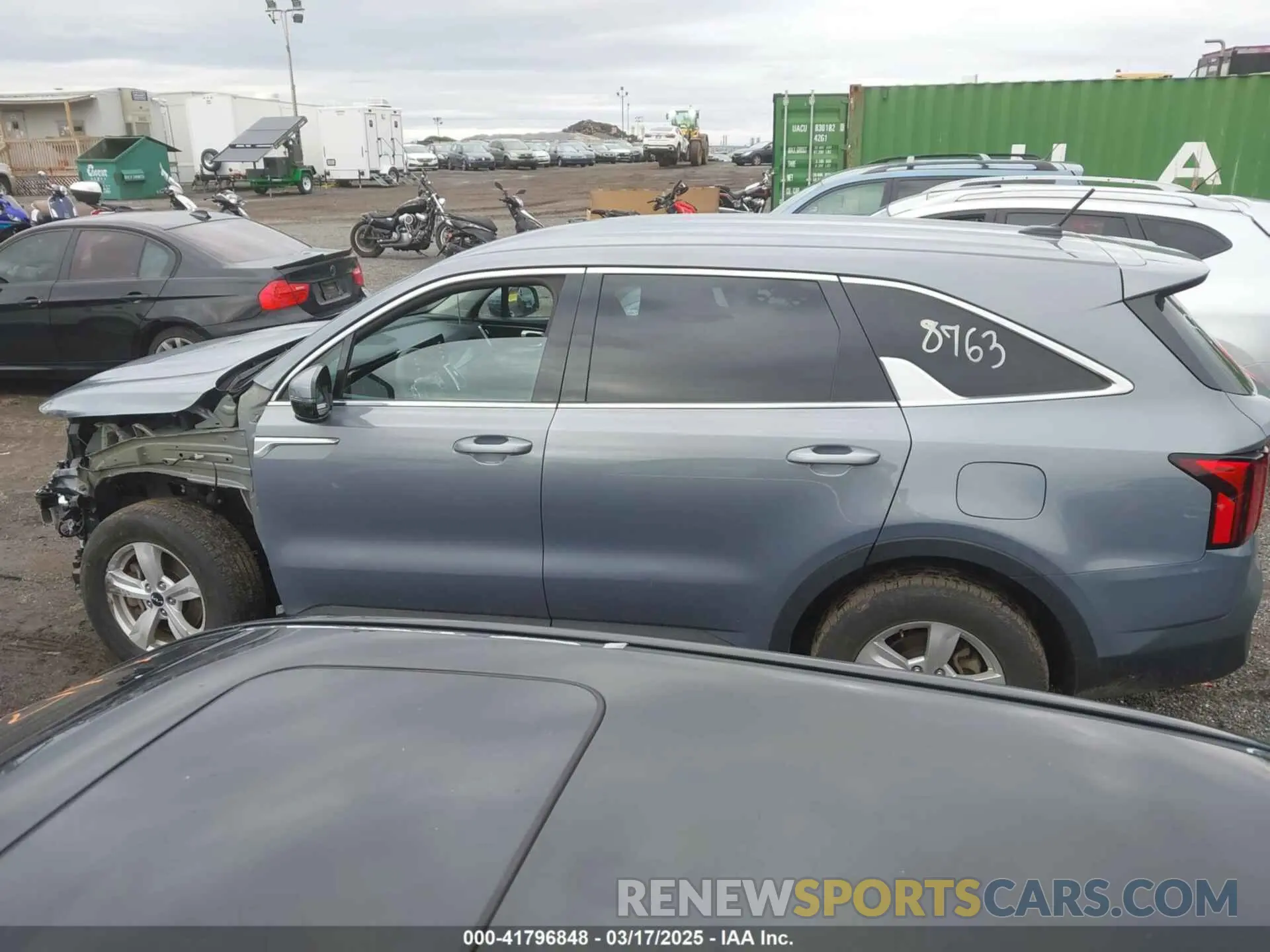 14 Photograph of a damaged car 5XYRGDLC1PG172140 KIA SORENTO 2023