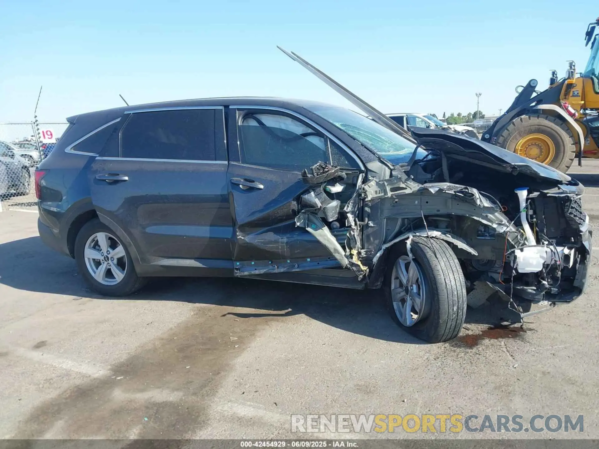 13 Photograph of a damaged car 5XYRGDLC8PG207918 KIA SORENTO 2023