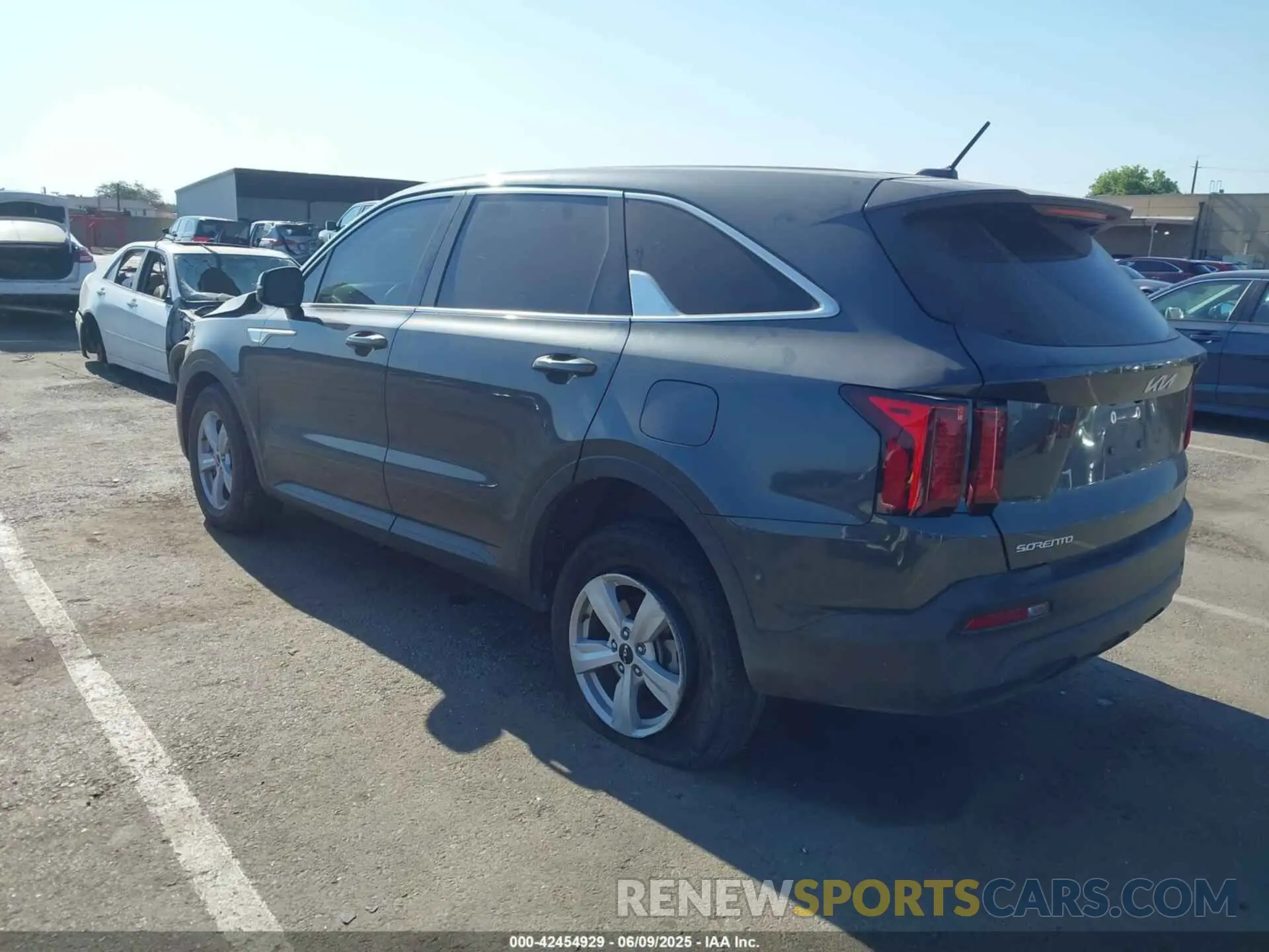 3 Photograph of a damaged car 5XYRGDLC8PG207918 KIA SORENTO 2023