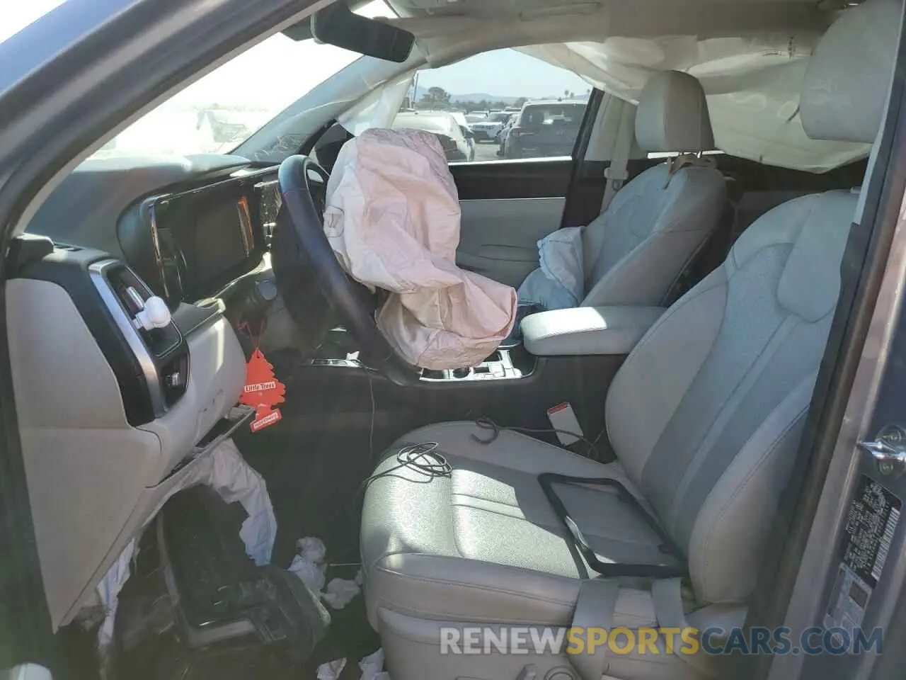 7 Photograph of a damaged car 5XYRH4LF6PG172111 KIA SORENTO 2023