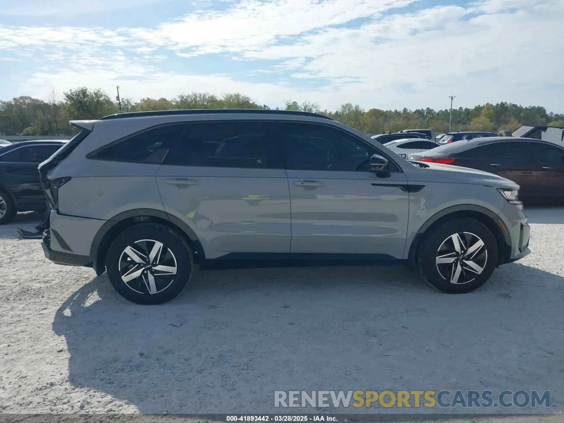 14 Photograph of a damaged car 5XYRH4LF9PG229689 KIA SORENTO 2023