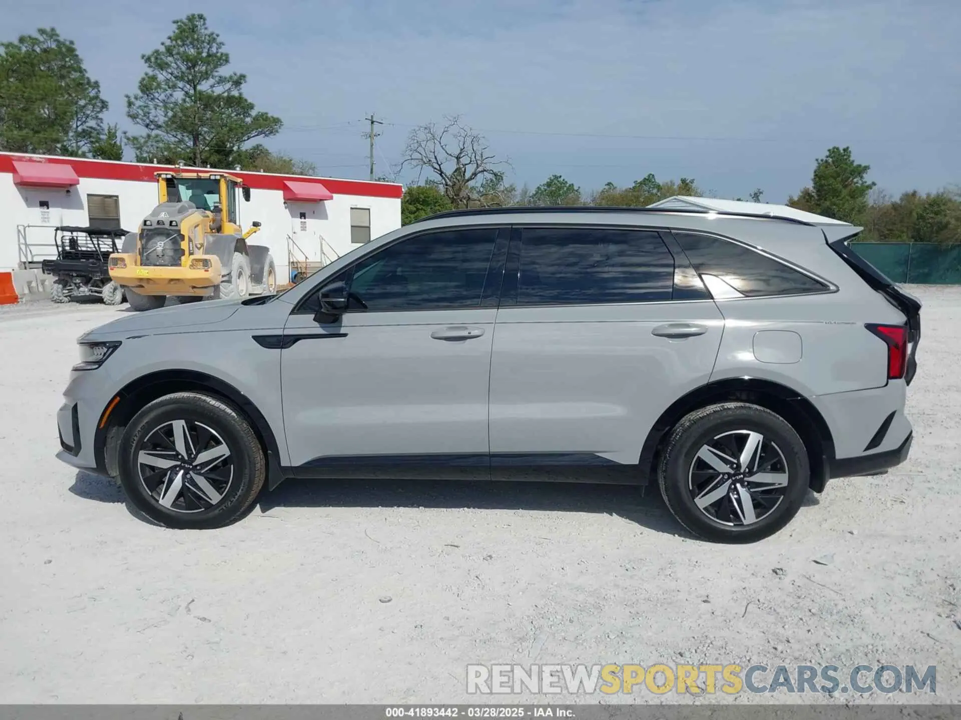 15 Photograph of a damaged car 5XYRH4LF9PG229689 KIA SORENTO 2023