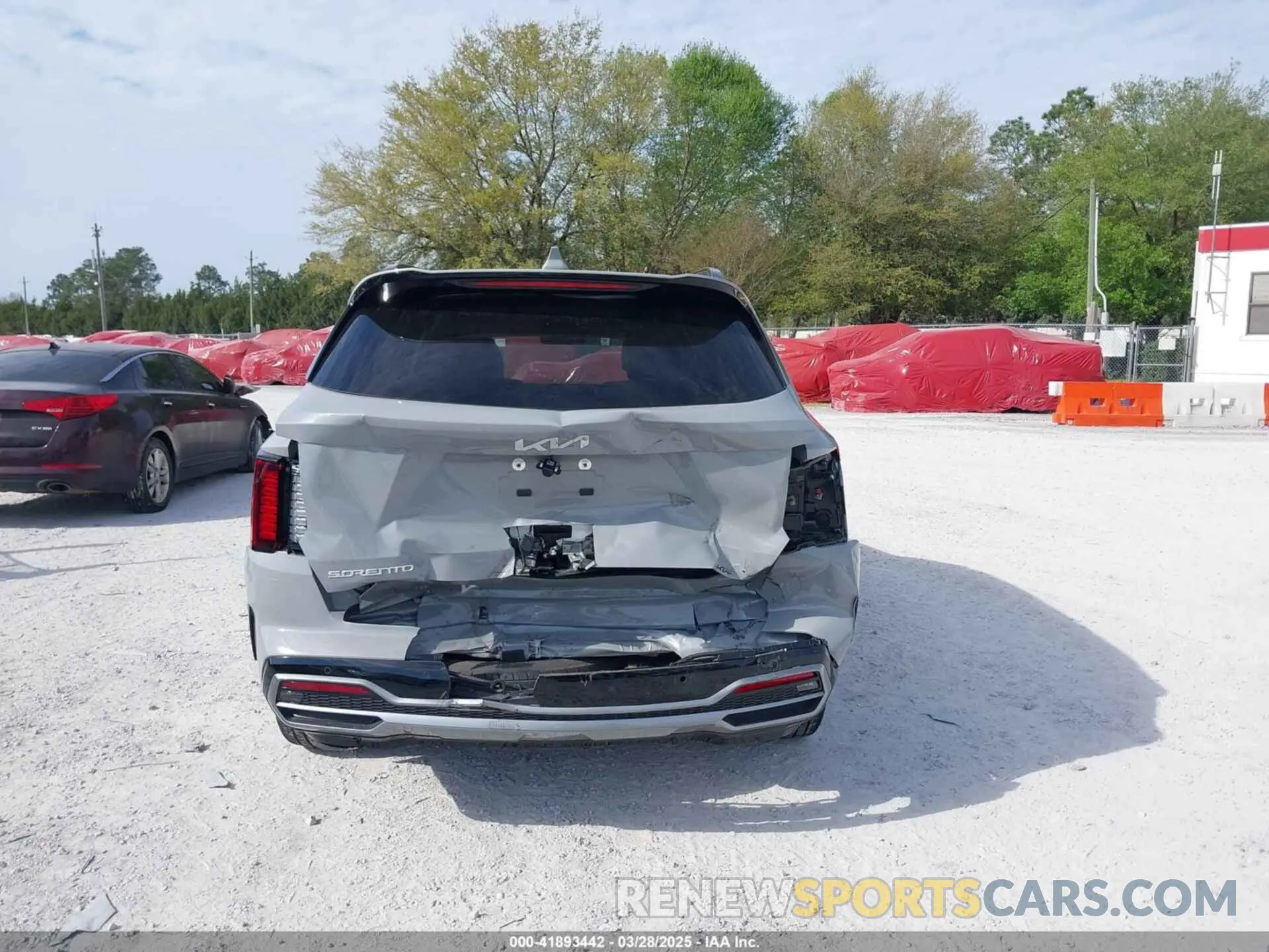 17 Photograph of a damaged car 5XYRH4LF9PG229689 KIA SORENTO 2023