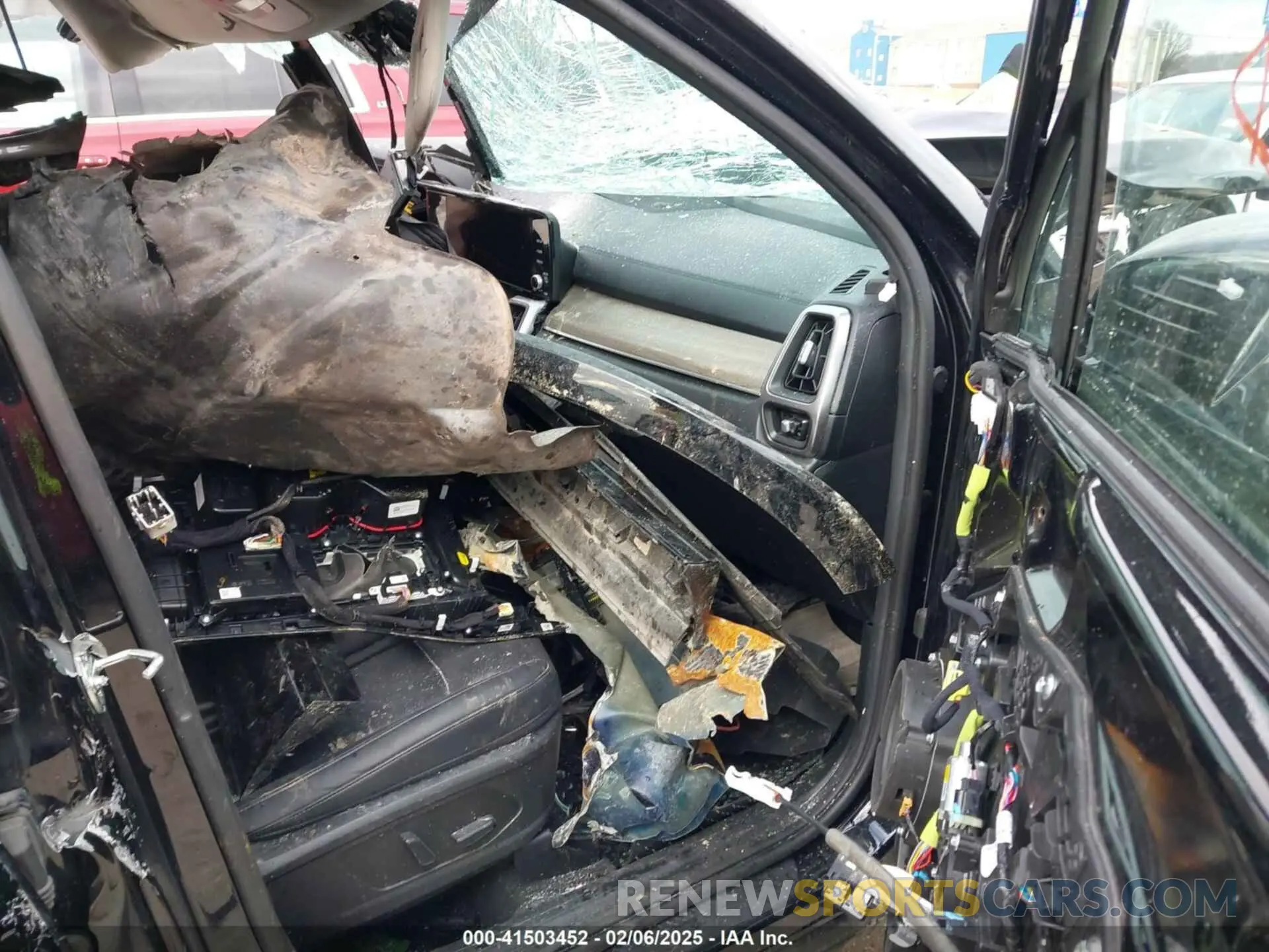 5 Photograph of a damaged car 5XYRH4LFXPG189333 KIA SORENTO 2023
